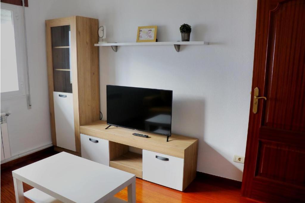 One-Bedroom Standard Apartment photo 2