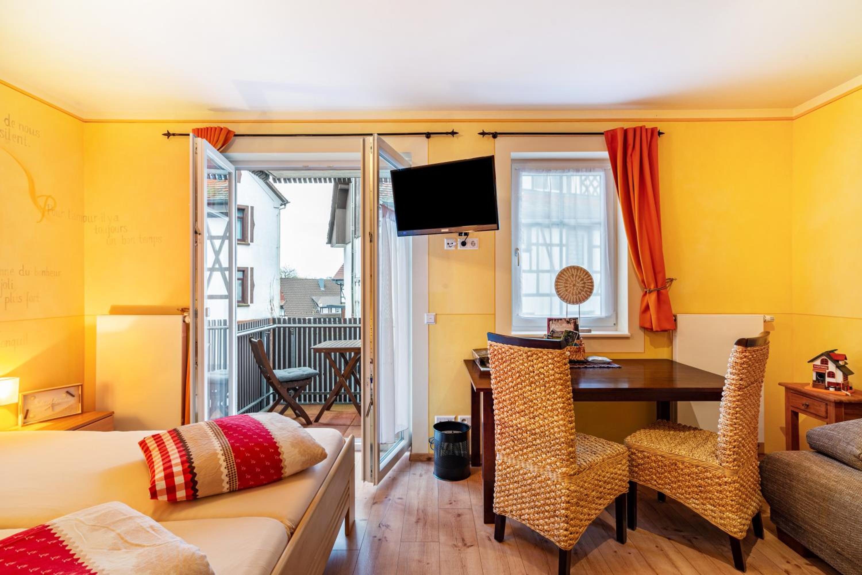 Studio with Balcony photo 2