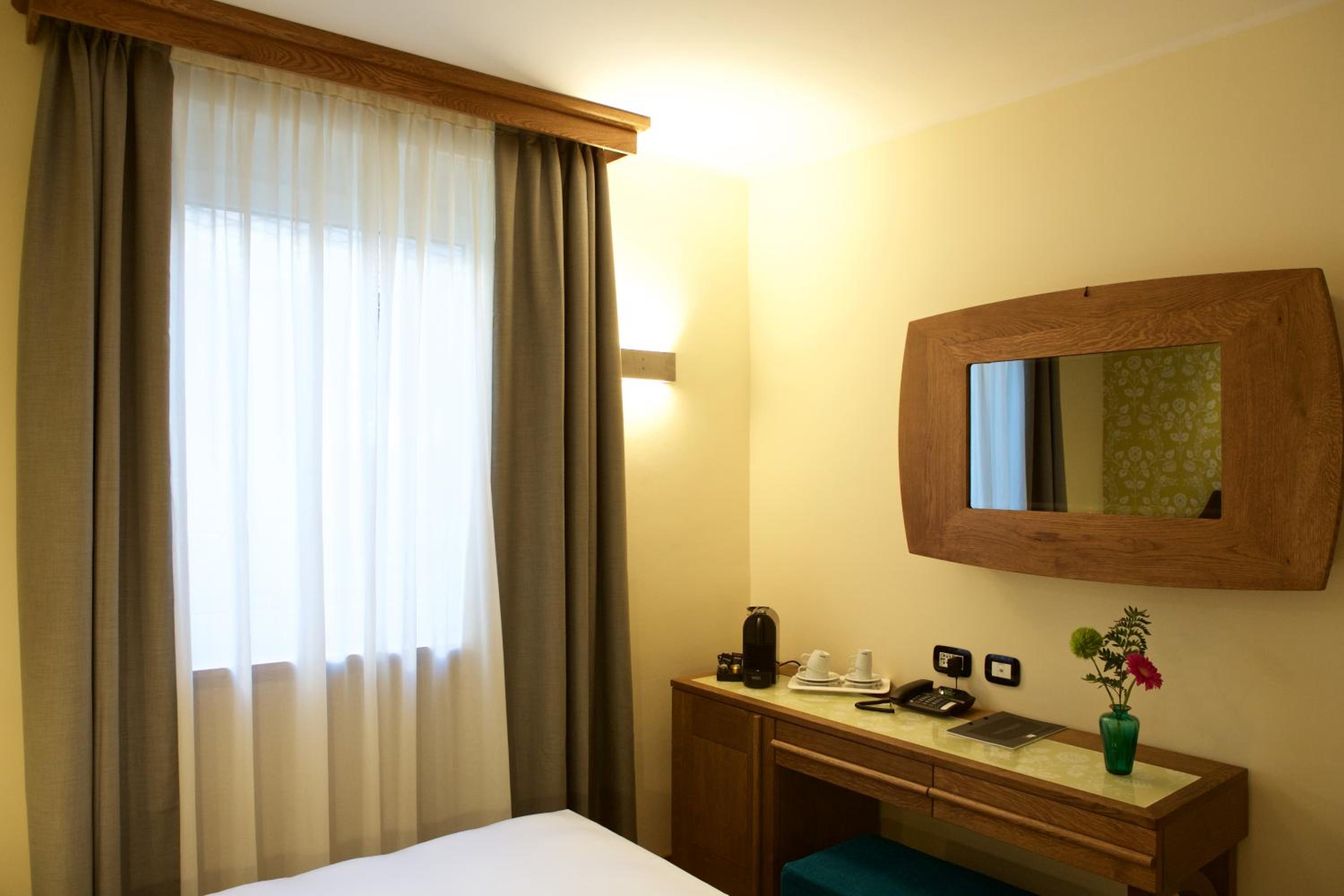 Classic Double or Twin Room - Photo 5