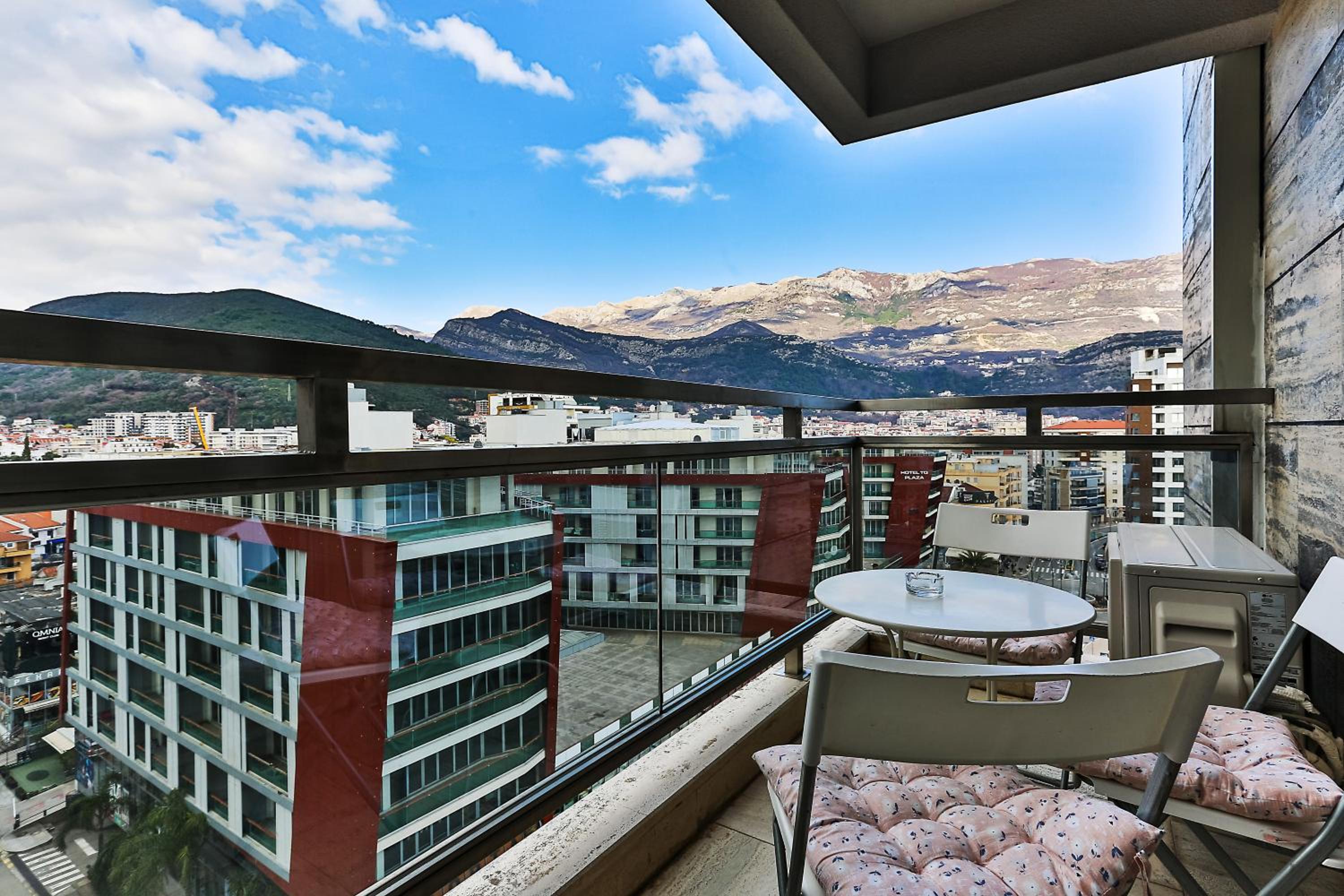 One-Bedroom Apartment with Balcony photo 1
