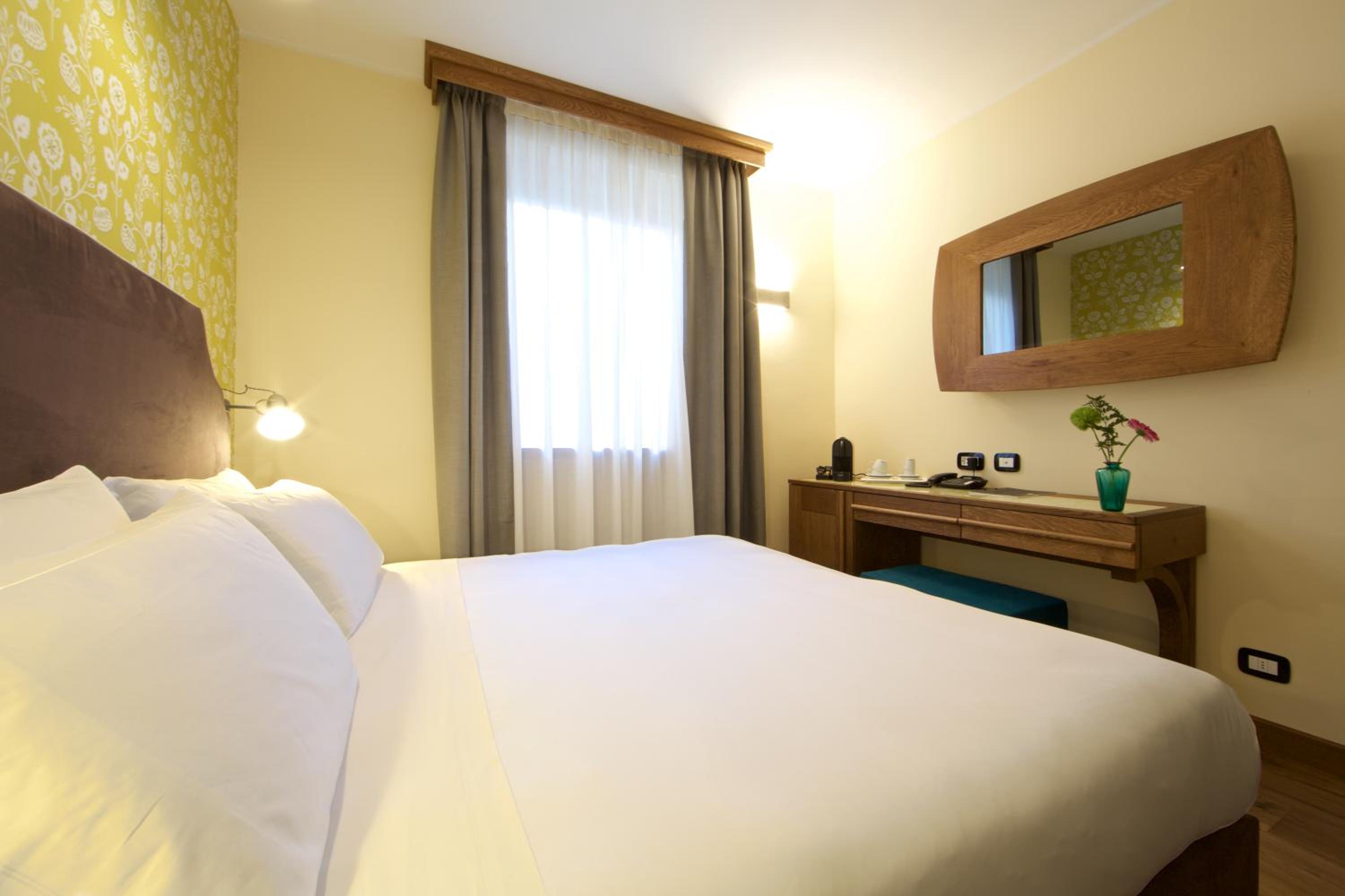 Classic Double or Twin Room - Photo 7
