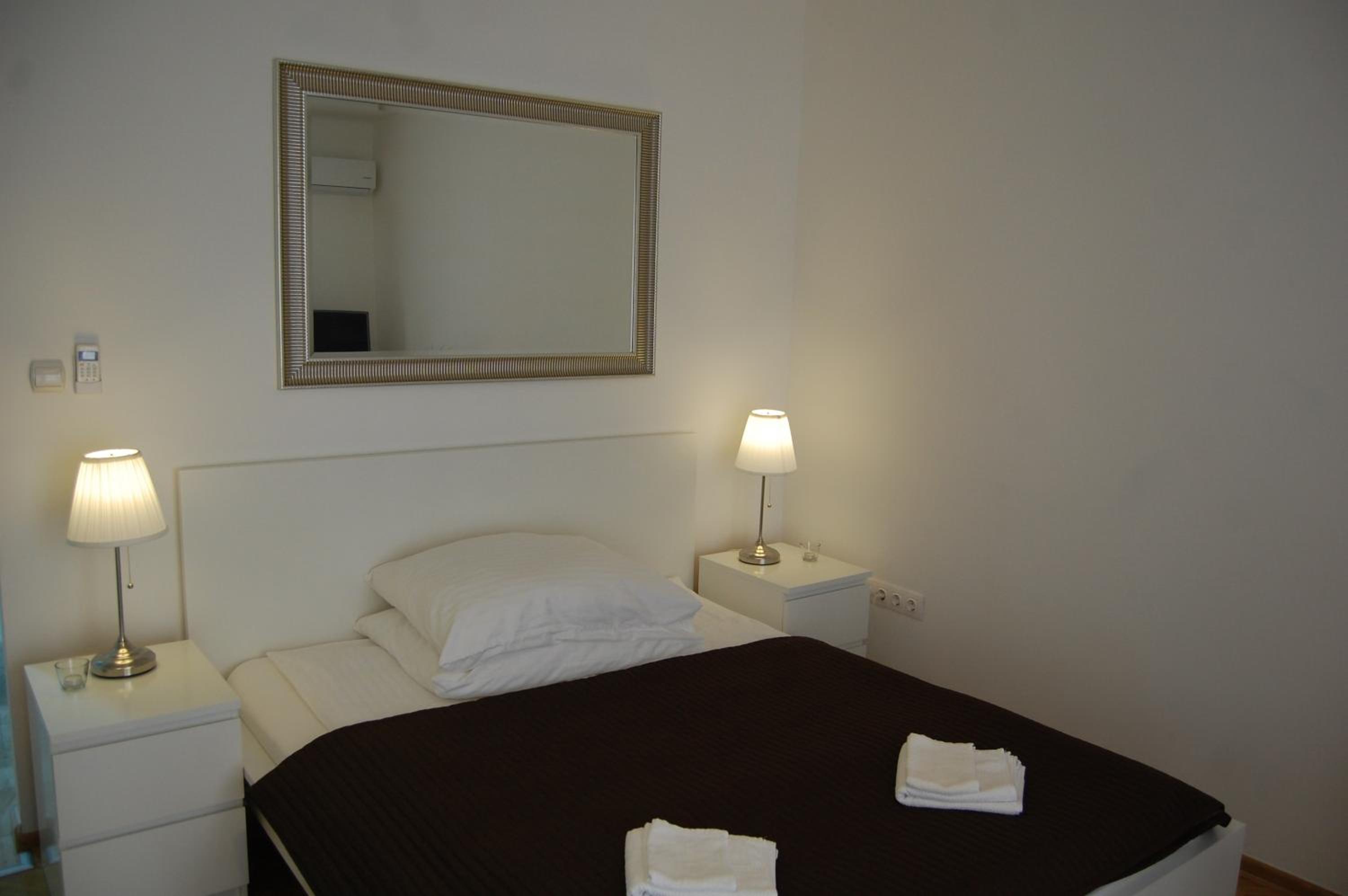Apartment with Terrace - Photo 6