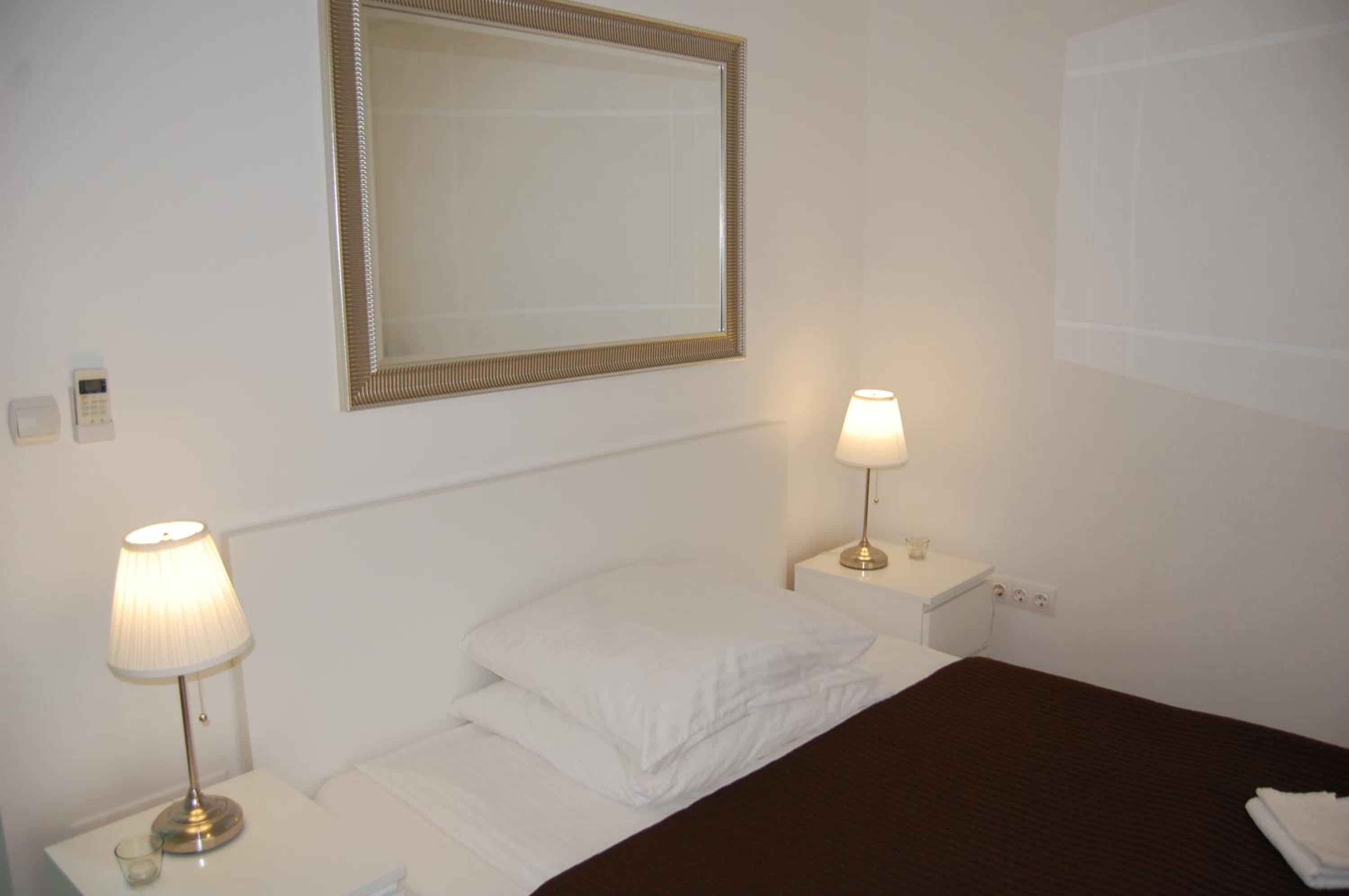 Apartment with Terrace - Photo 32