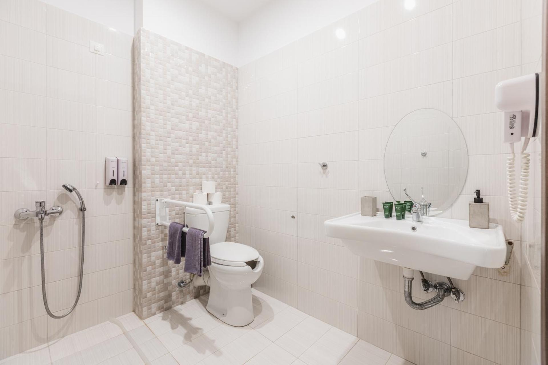Double Room - Disability Access - Photo 2