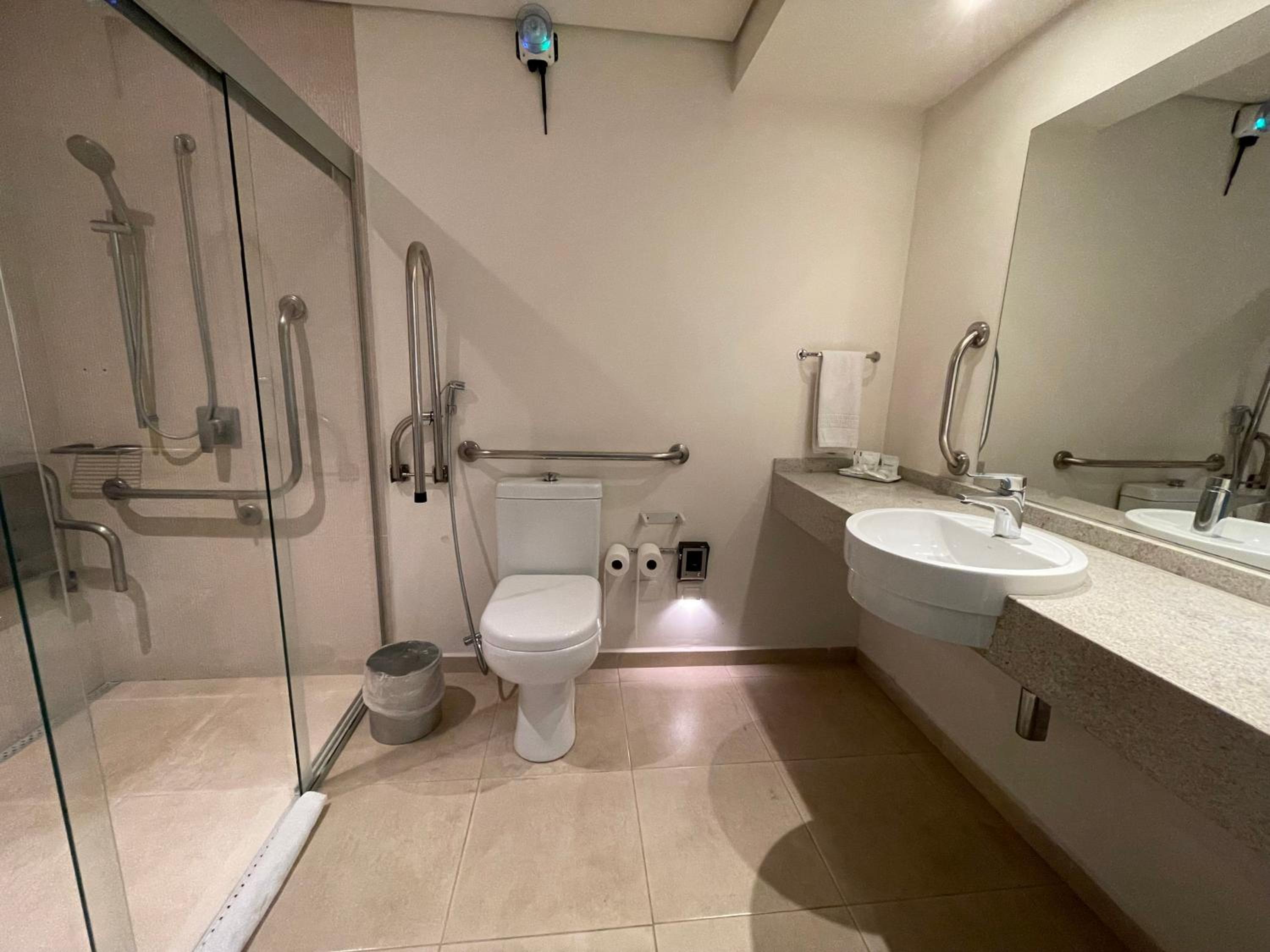 Triple Room - Disability Access - Photo 2