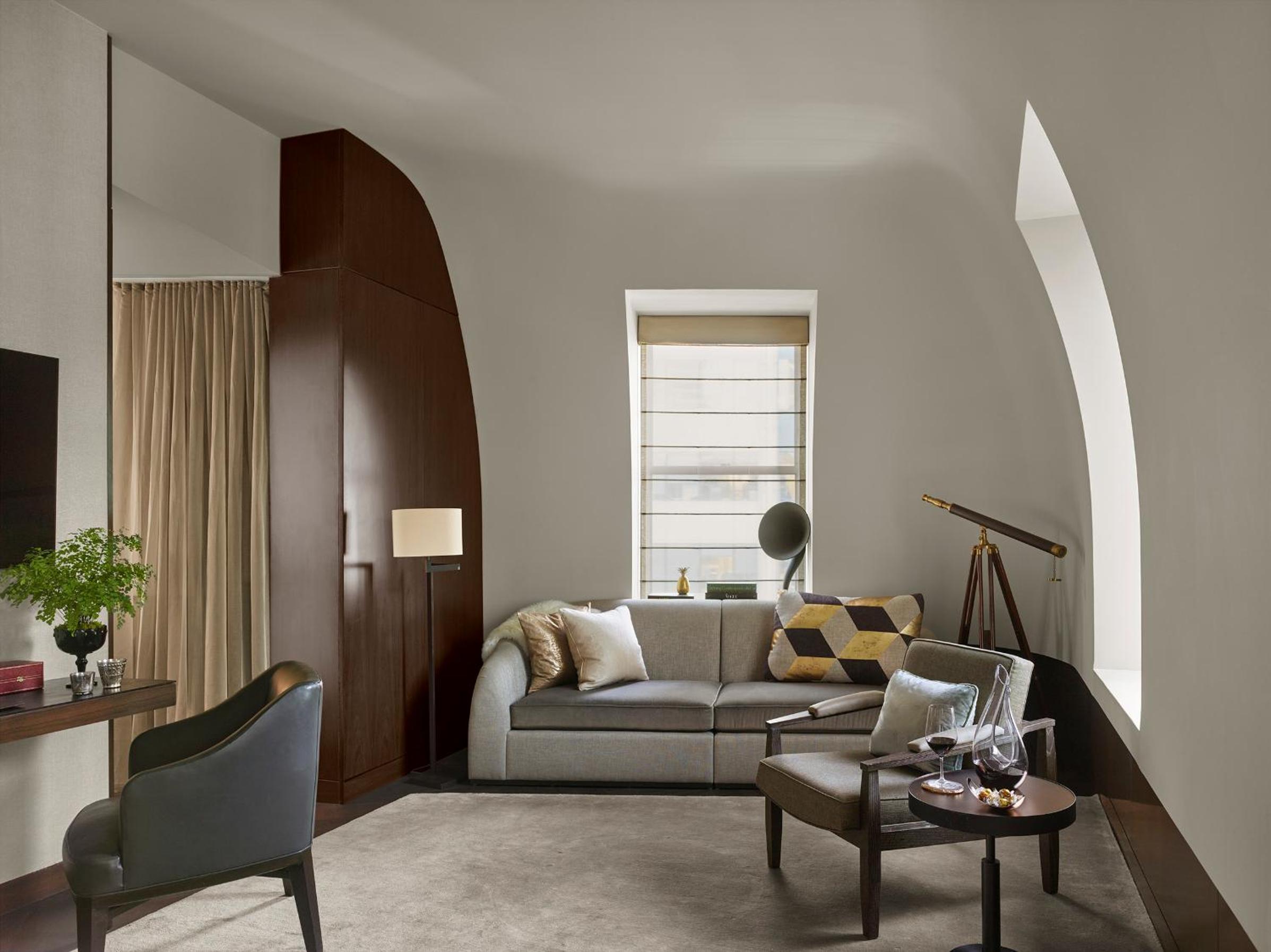 Executive Suite thumbnail 5
