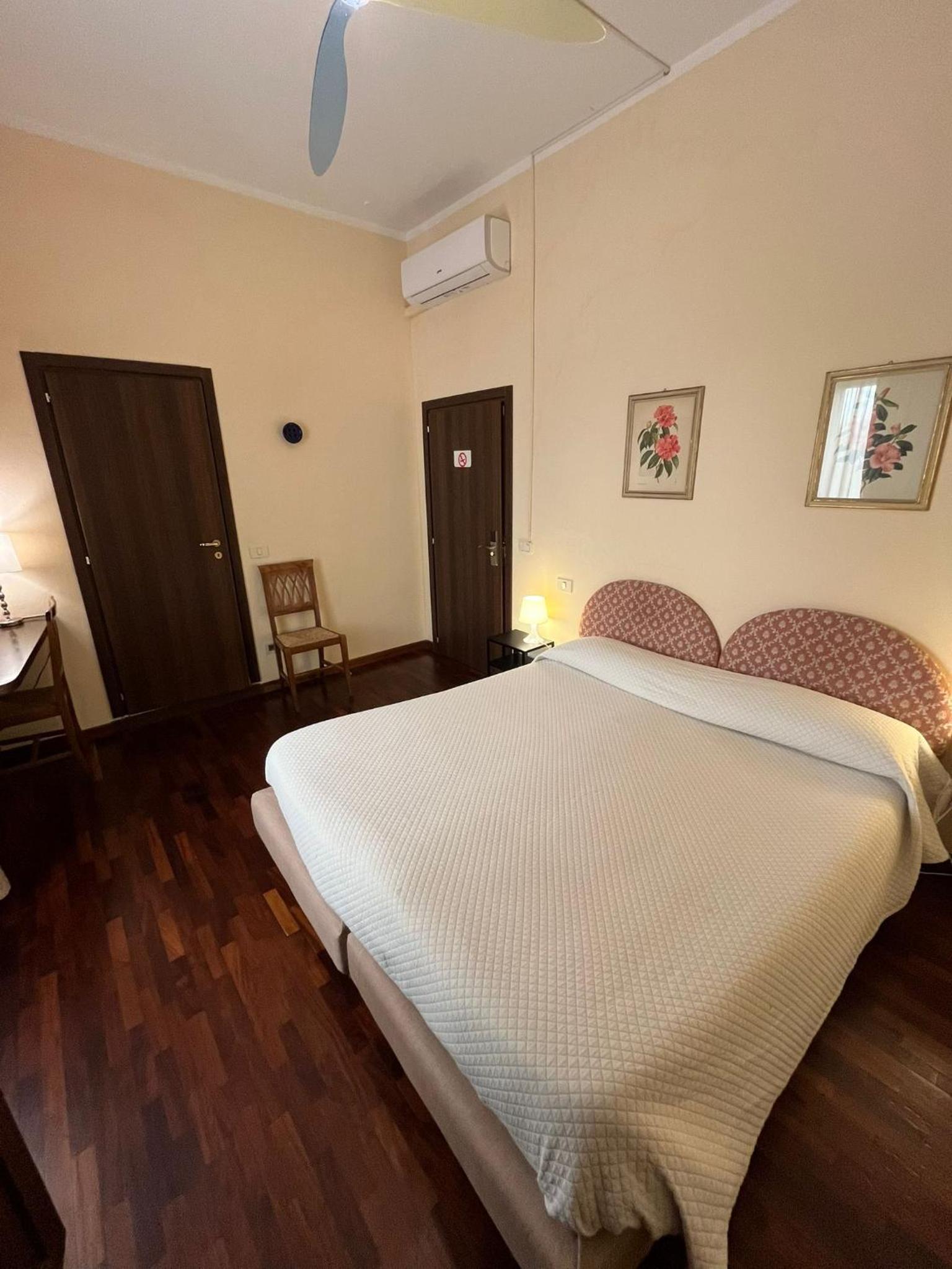 Large Double Room photo 3