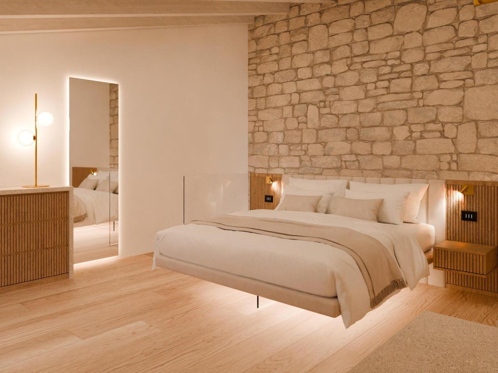 Deluxe Suite with Spa Bath - Photo 2