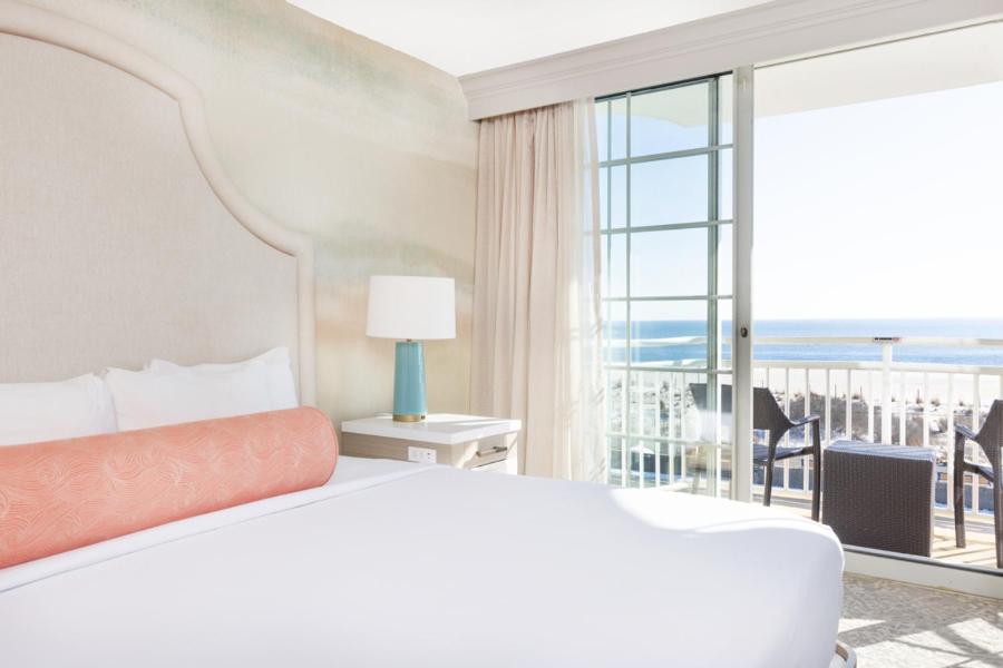 King Room with Soaking Tub and Ocean View photo 3