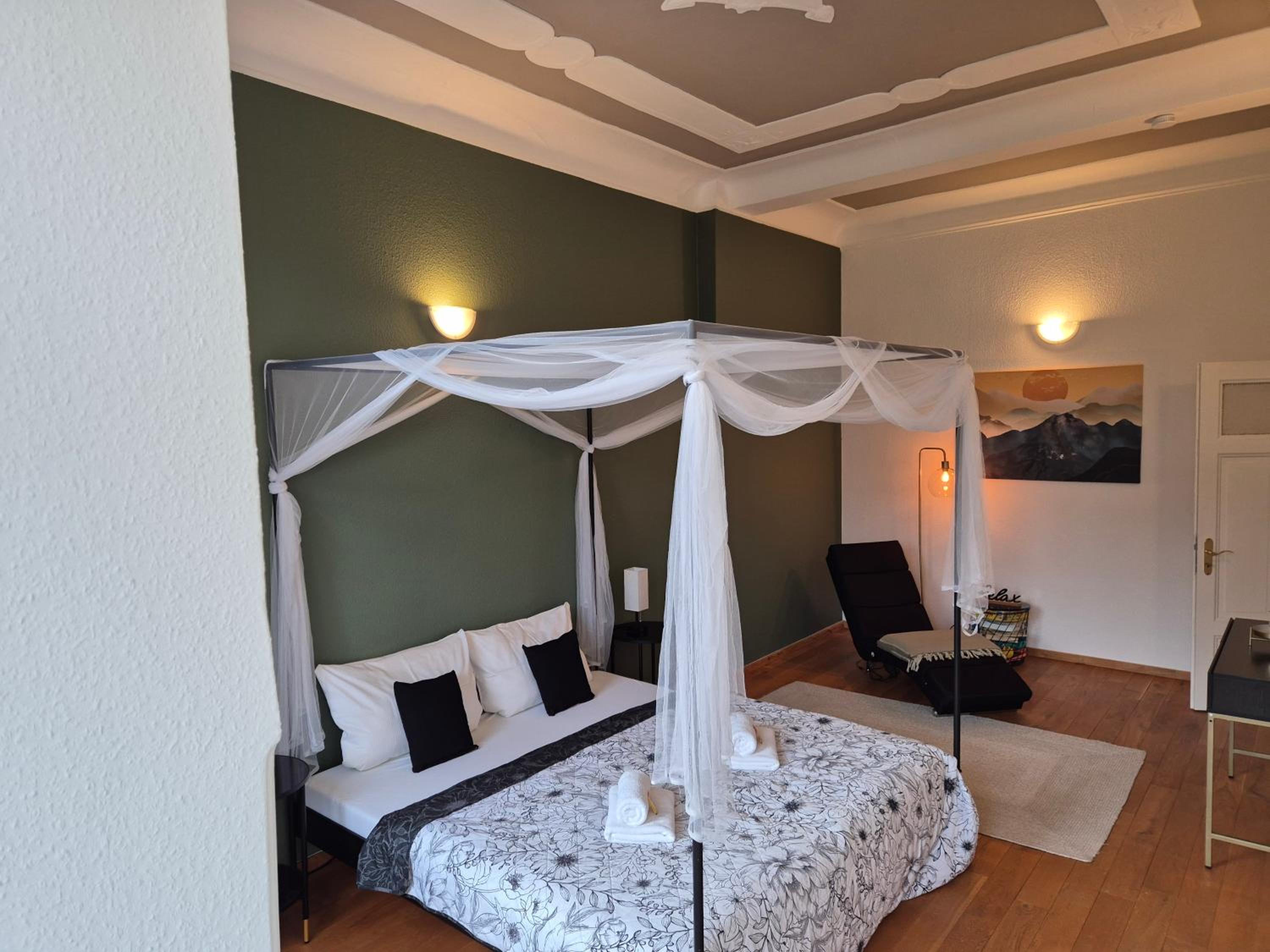 Three-Bedroom Apartment with Balcony photo 3