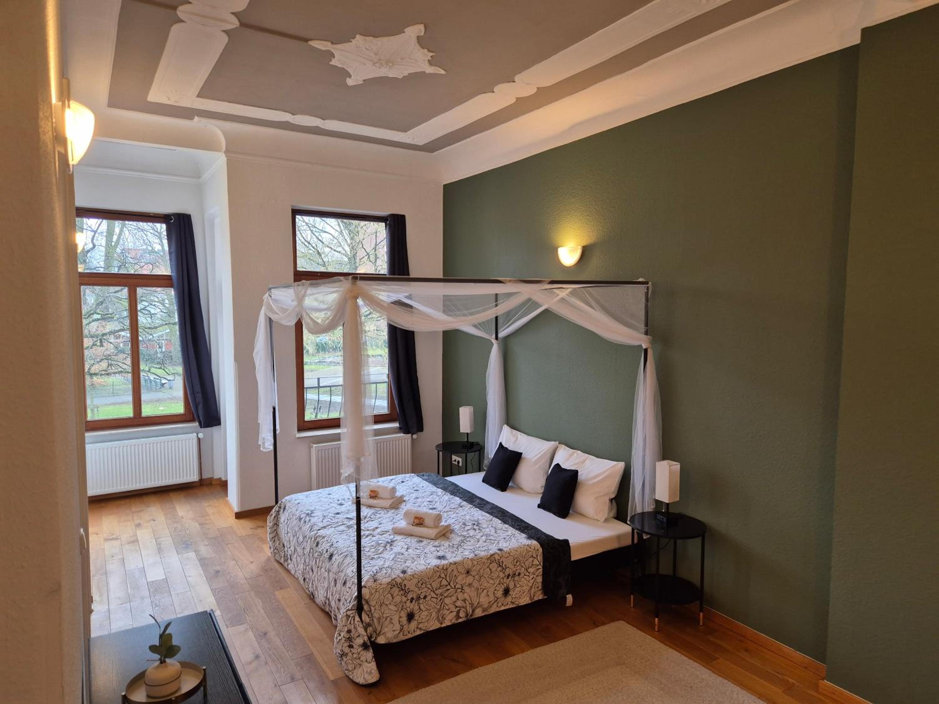 Three-Bedroom Apartment with Balcony photo 1