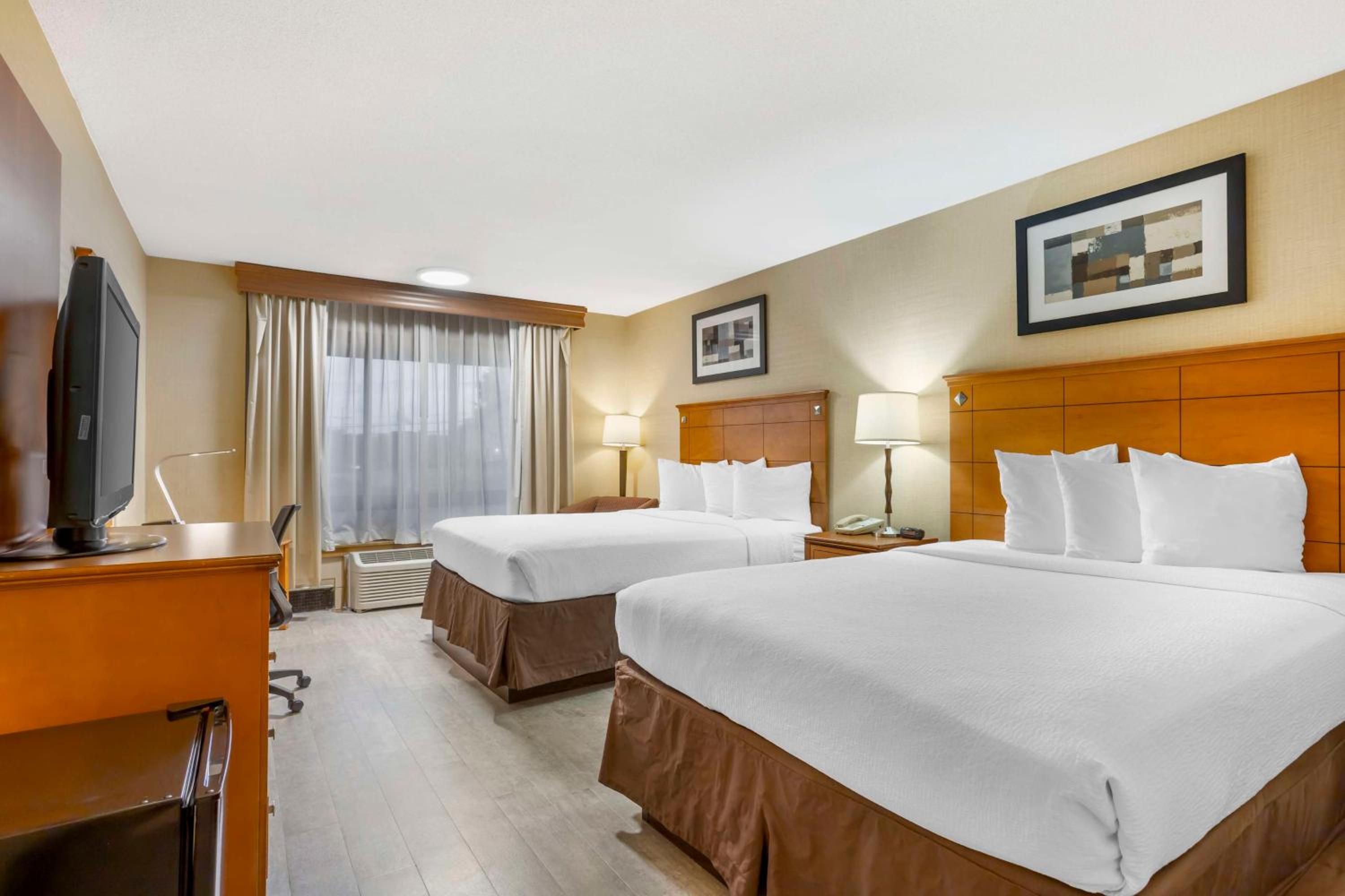 Queen Room with Two Queen Beds and Bath Tub - Disability Access/Non-Smoking  - Photo 1