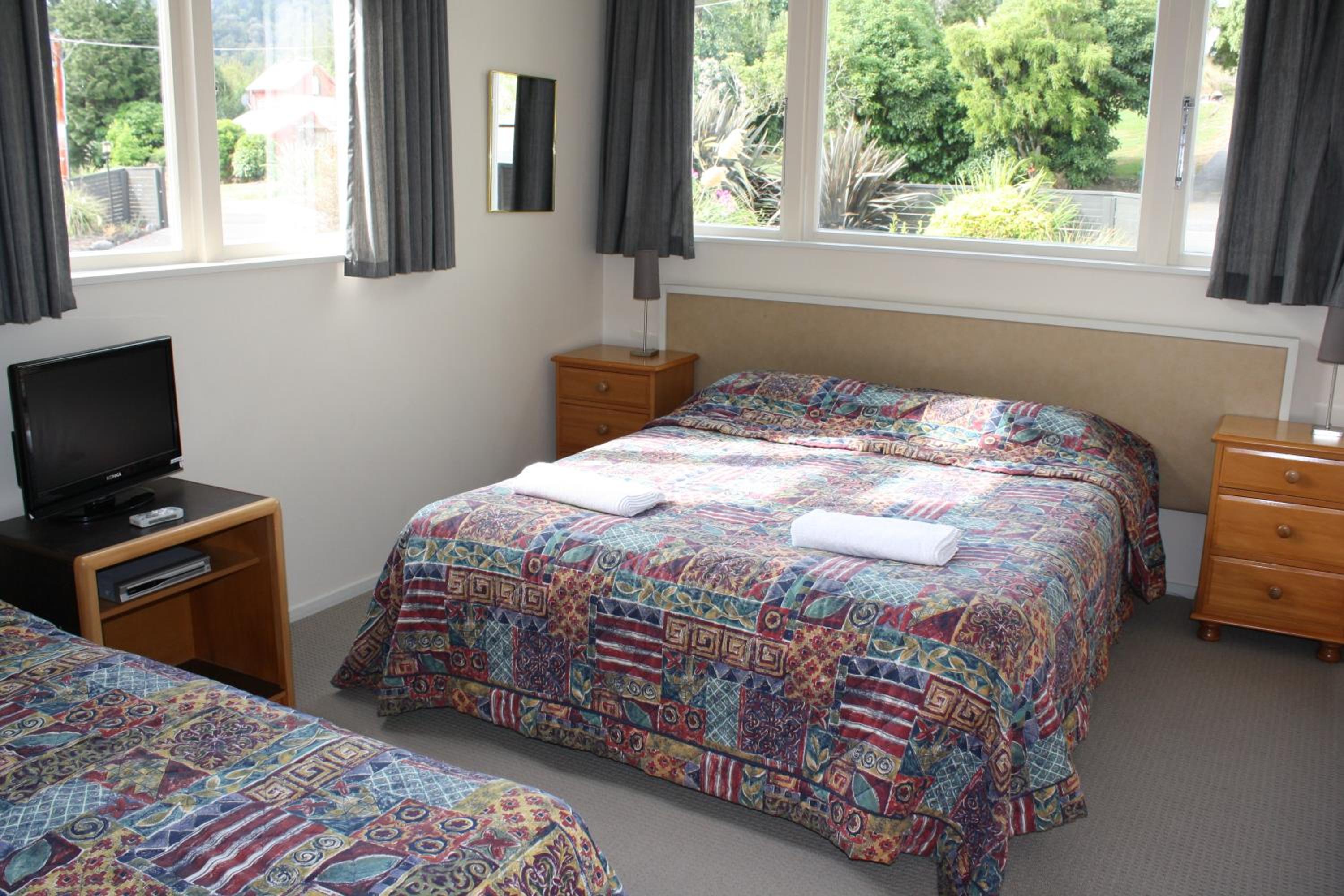 Double or Twin Room with Private Bathroom - Photo 8