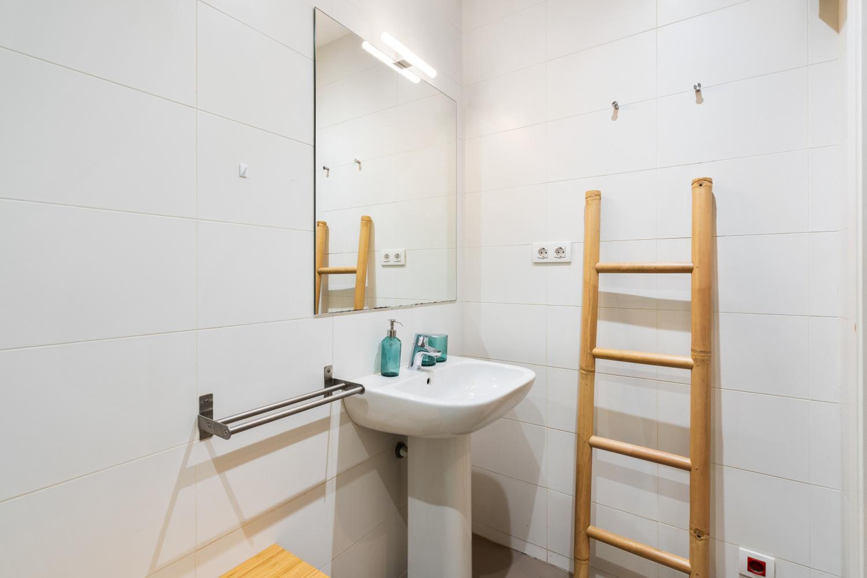 One-Bedroom Standard Apartment photo 2