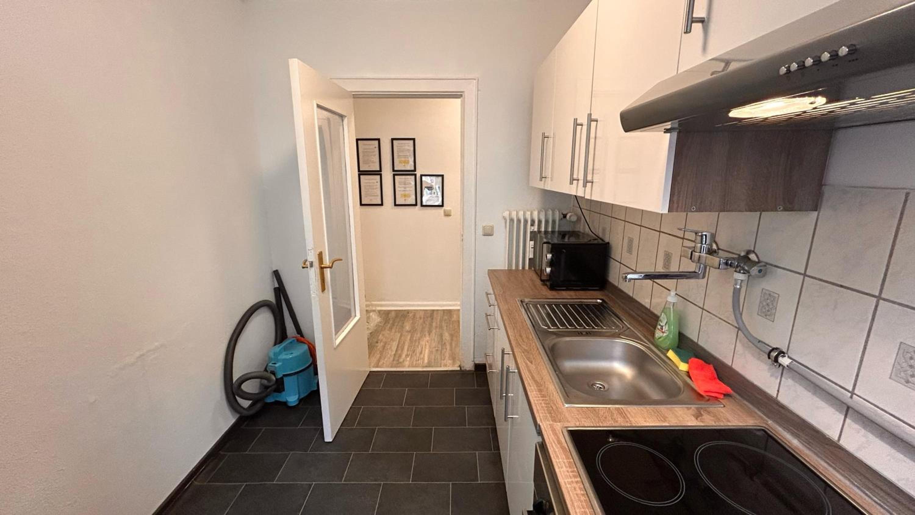 Single Room with Shared Bathroom photo 1