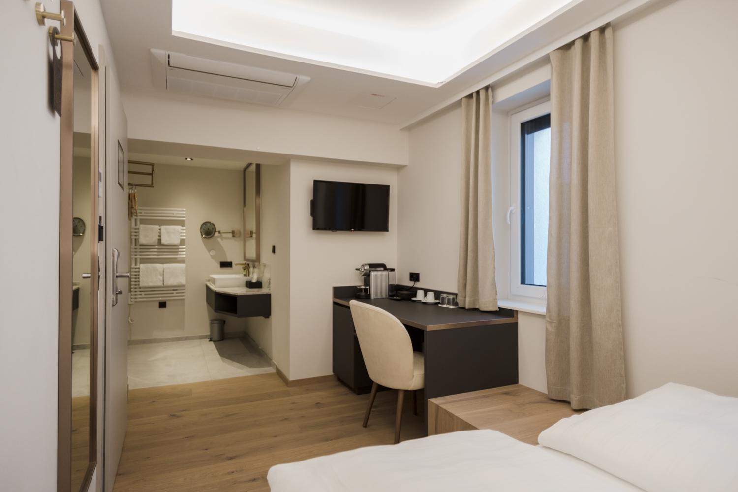 Deluxe Queen Room - Photo 3