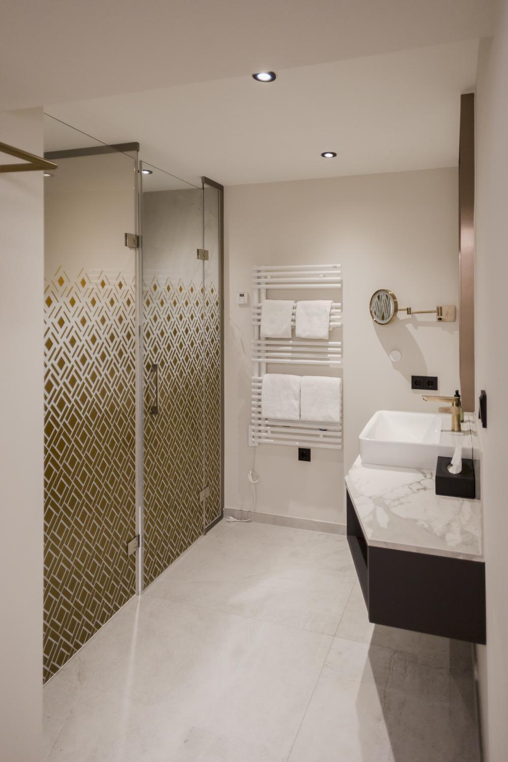 Deluxe Queen Room - Photo 4