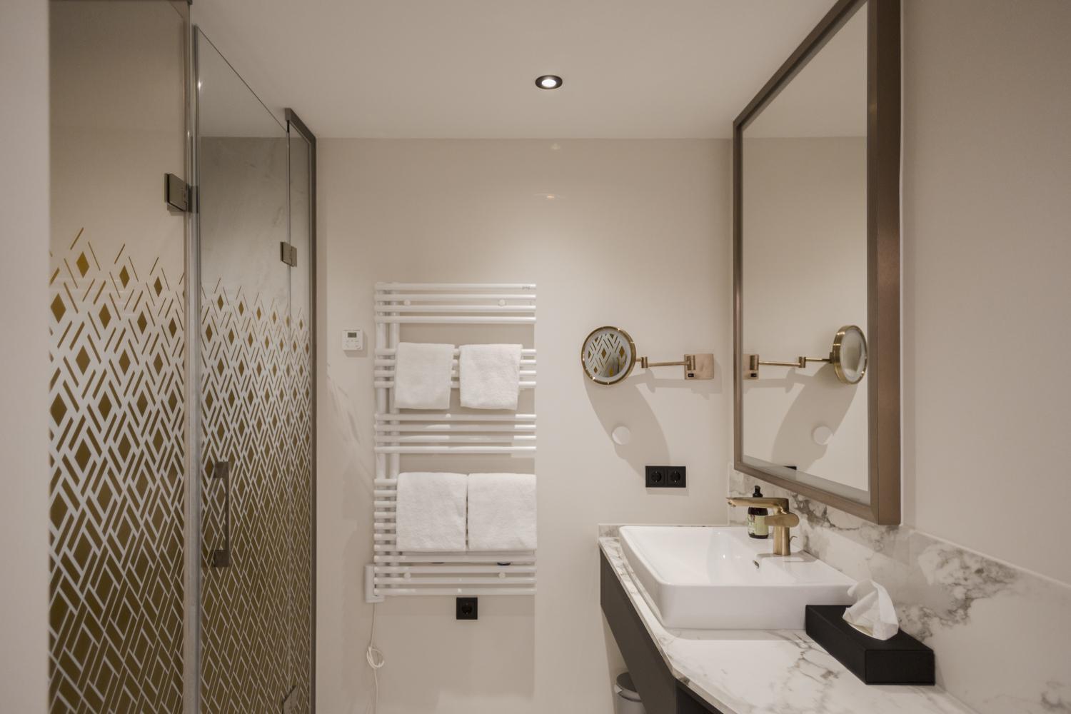 Deluxe Double Room - Photo 8
