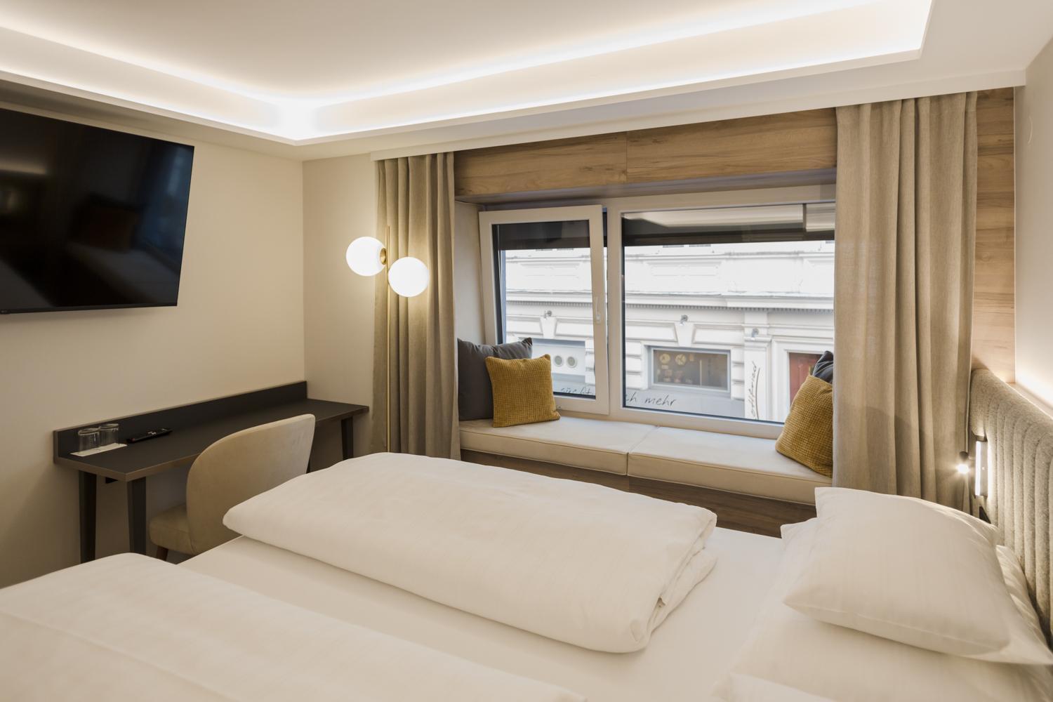 Deluxe Double Room - Photo 9