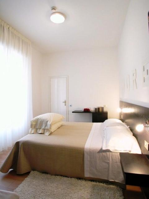 Double or Twin Room with Shower - Photo 15