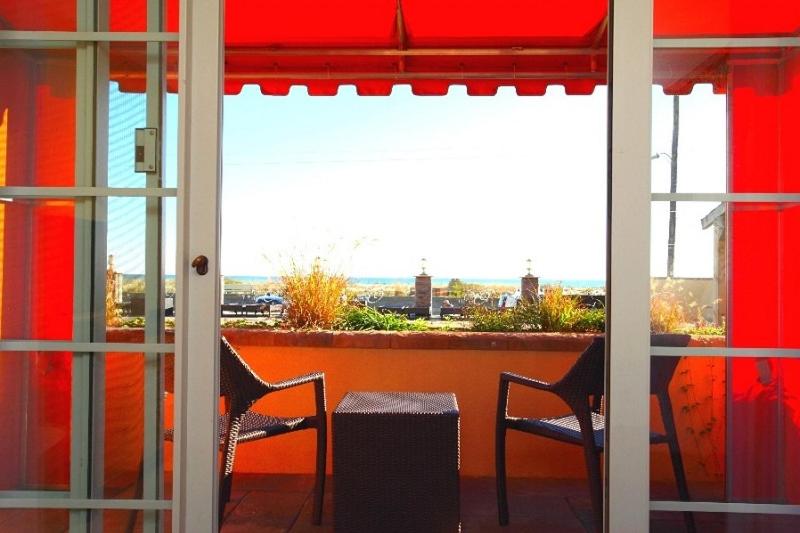 King Cabana Suite with Pool View photo 2