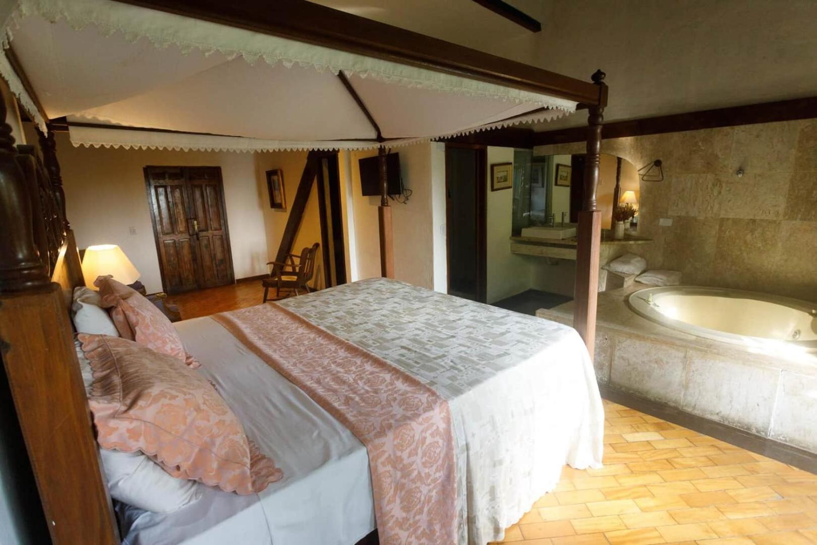 King Room with Spa Bath