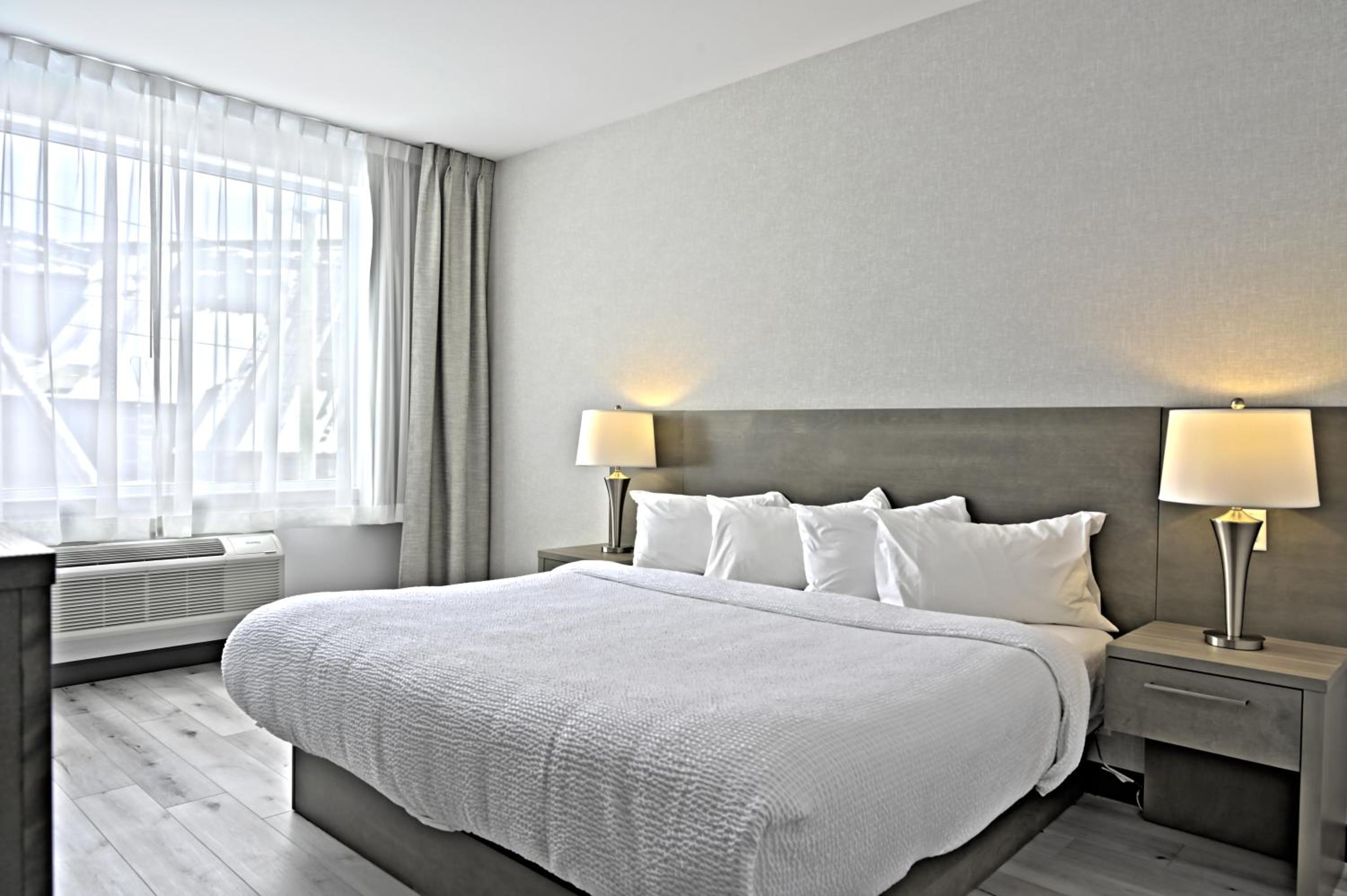 Standard Room, 1 King Bed - Photo 2
