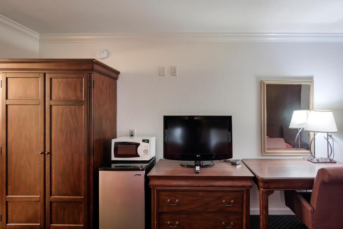 Standard King Room - Non-Smoking  photo 2