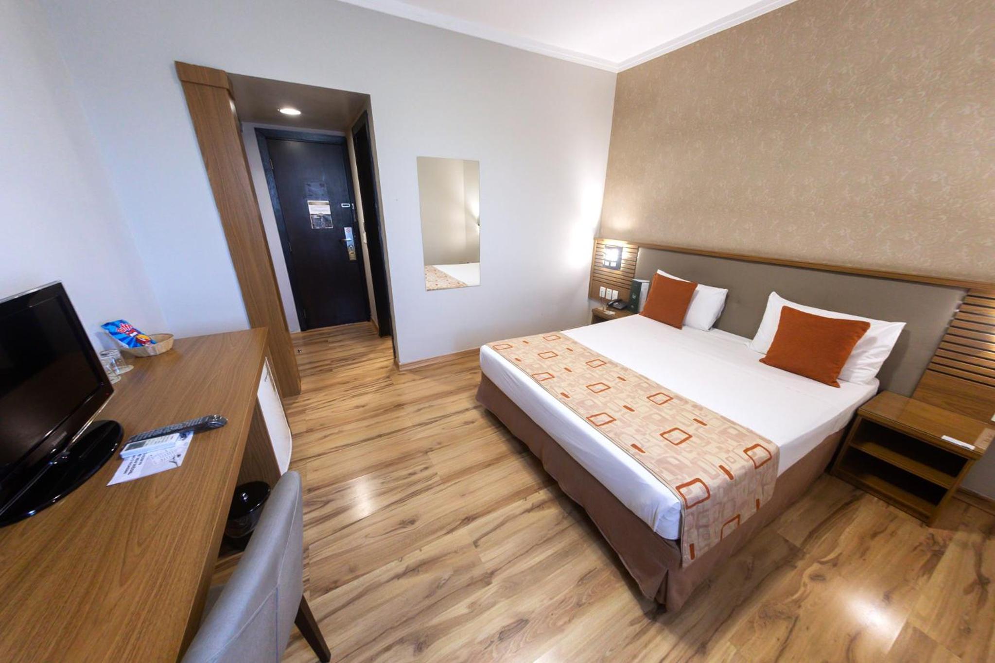 Queen Room with Pool View