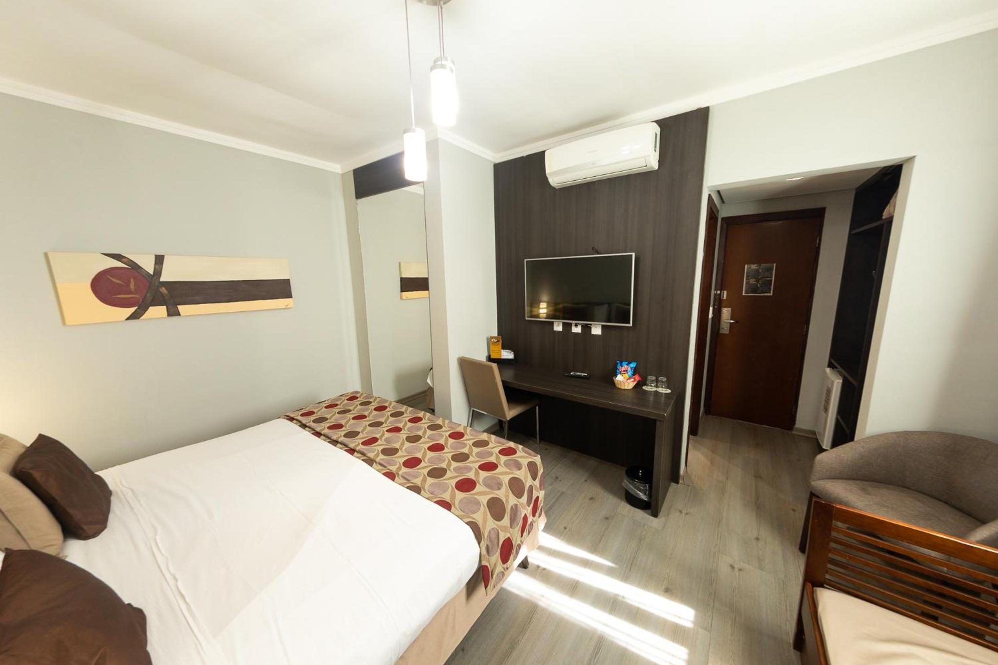 King Room with Pool View photo 3