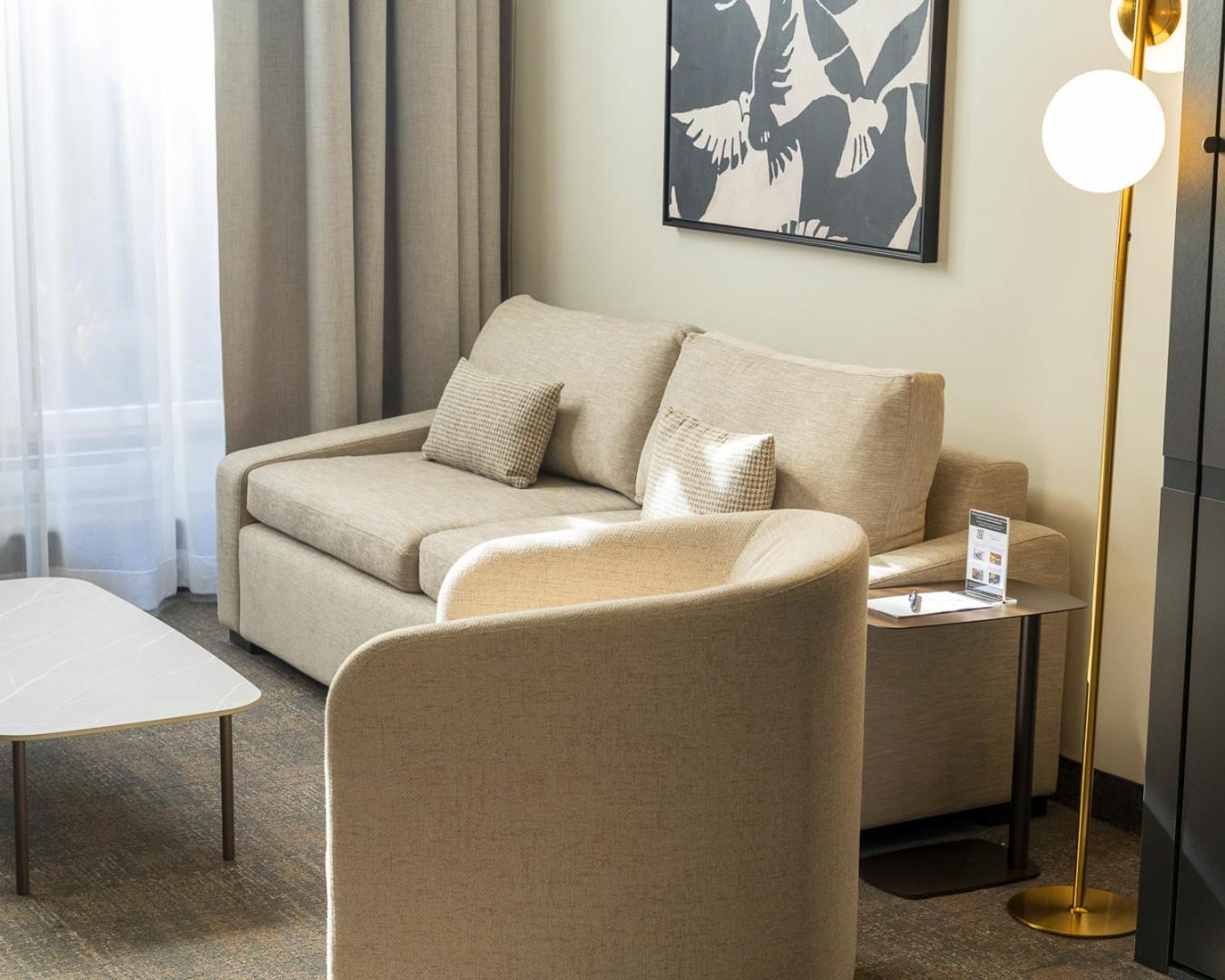 Deluxe Queen Suite - Photo 1