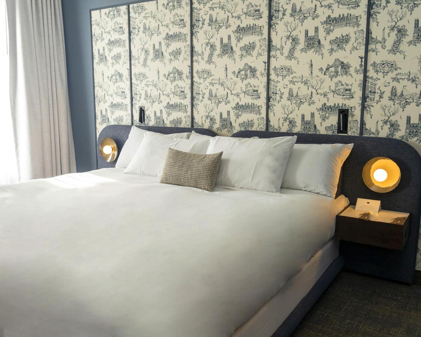 Deluxe Queen Suite - Photo 5