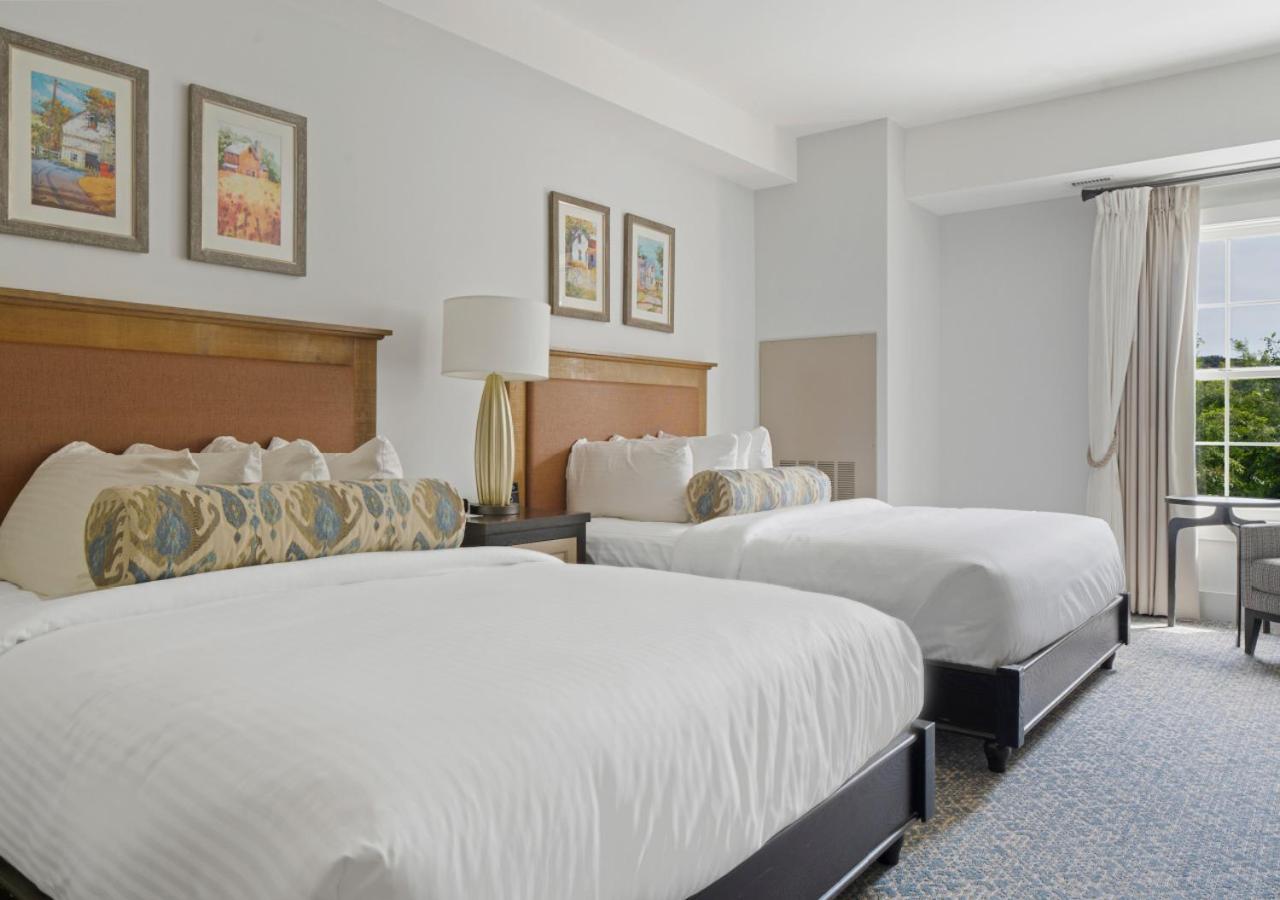 DOUBLE QUEEN GUEST ROOM
