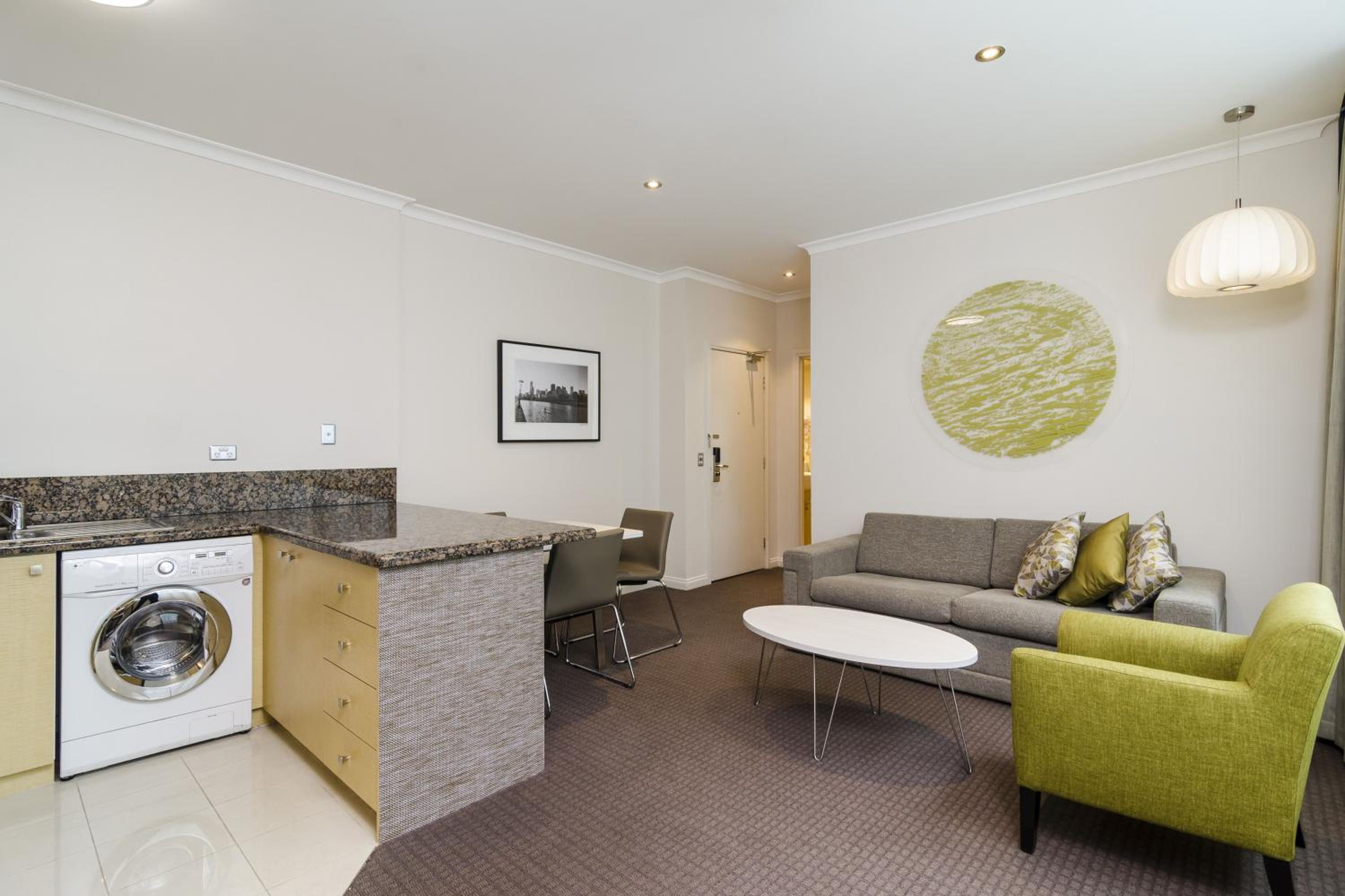 One-Bedroom Suite - Photo 5