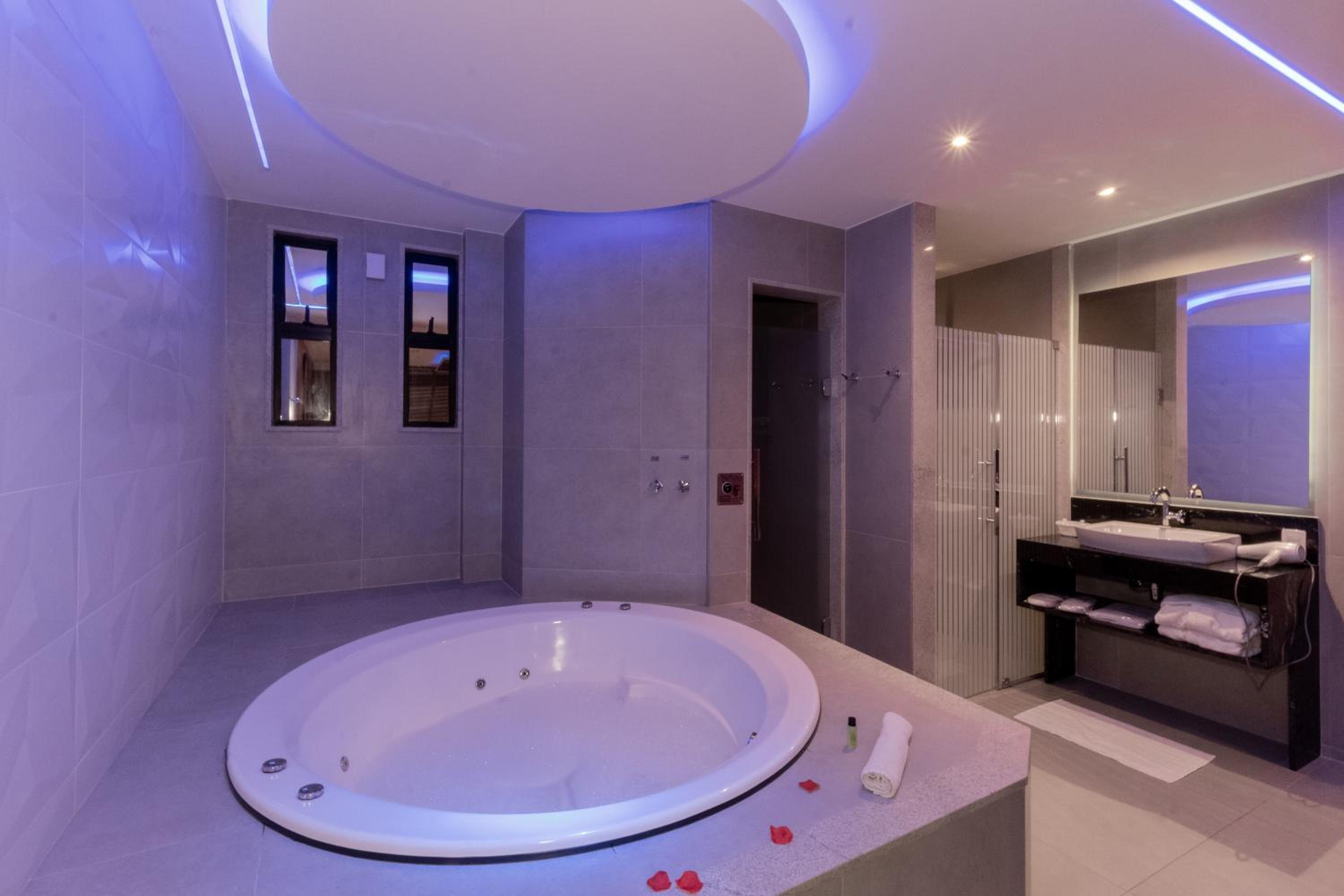Suite with Spa Bath