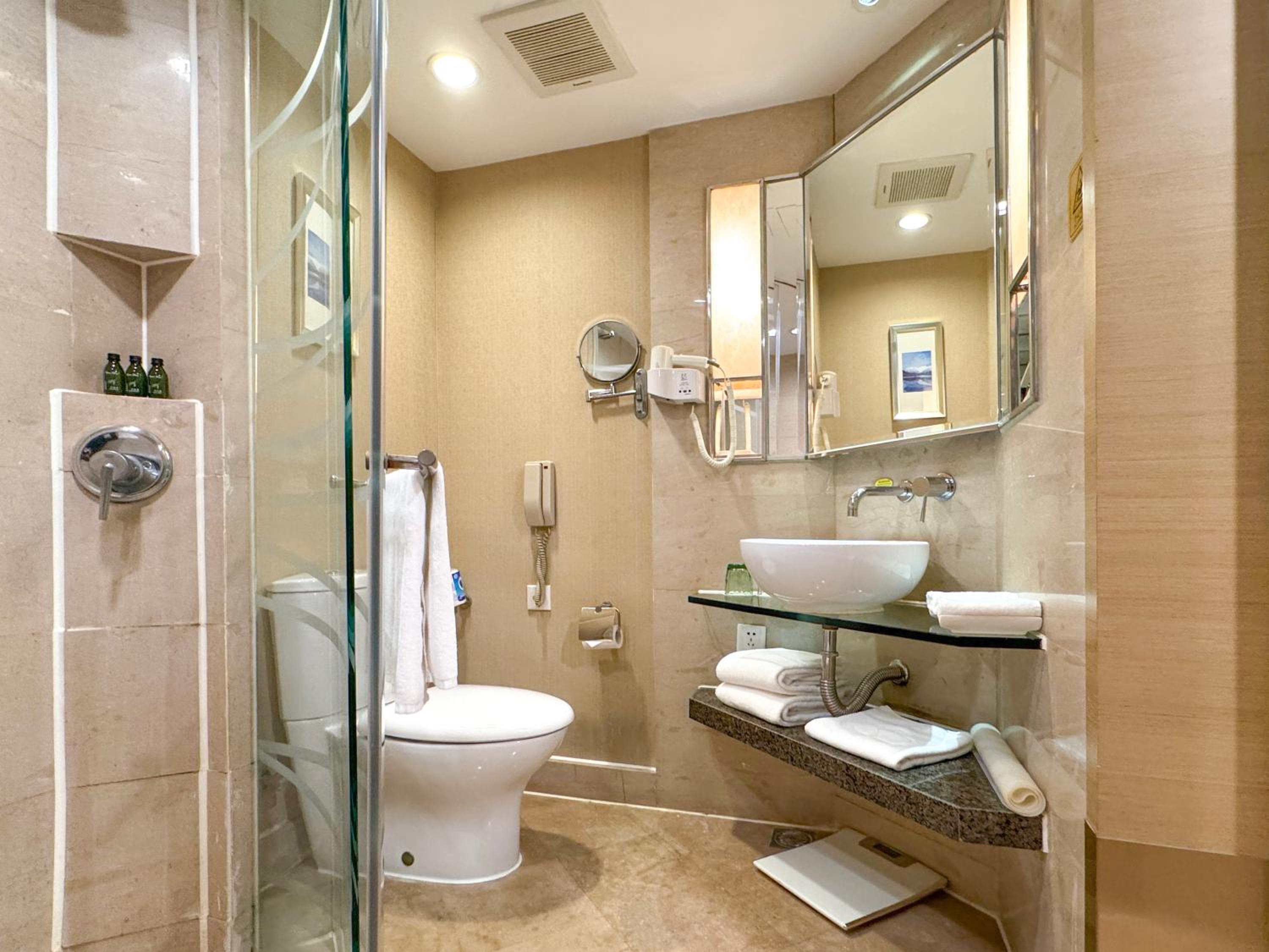 Qingyue Yajing Double Bed Room (Tranquil Space, Germany GROHE Shower) photo 3