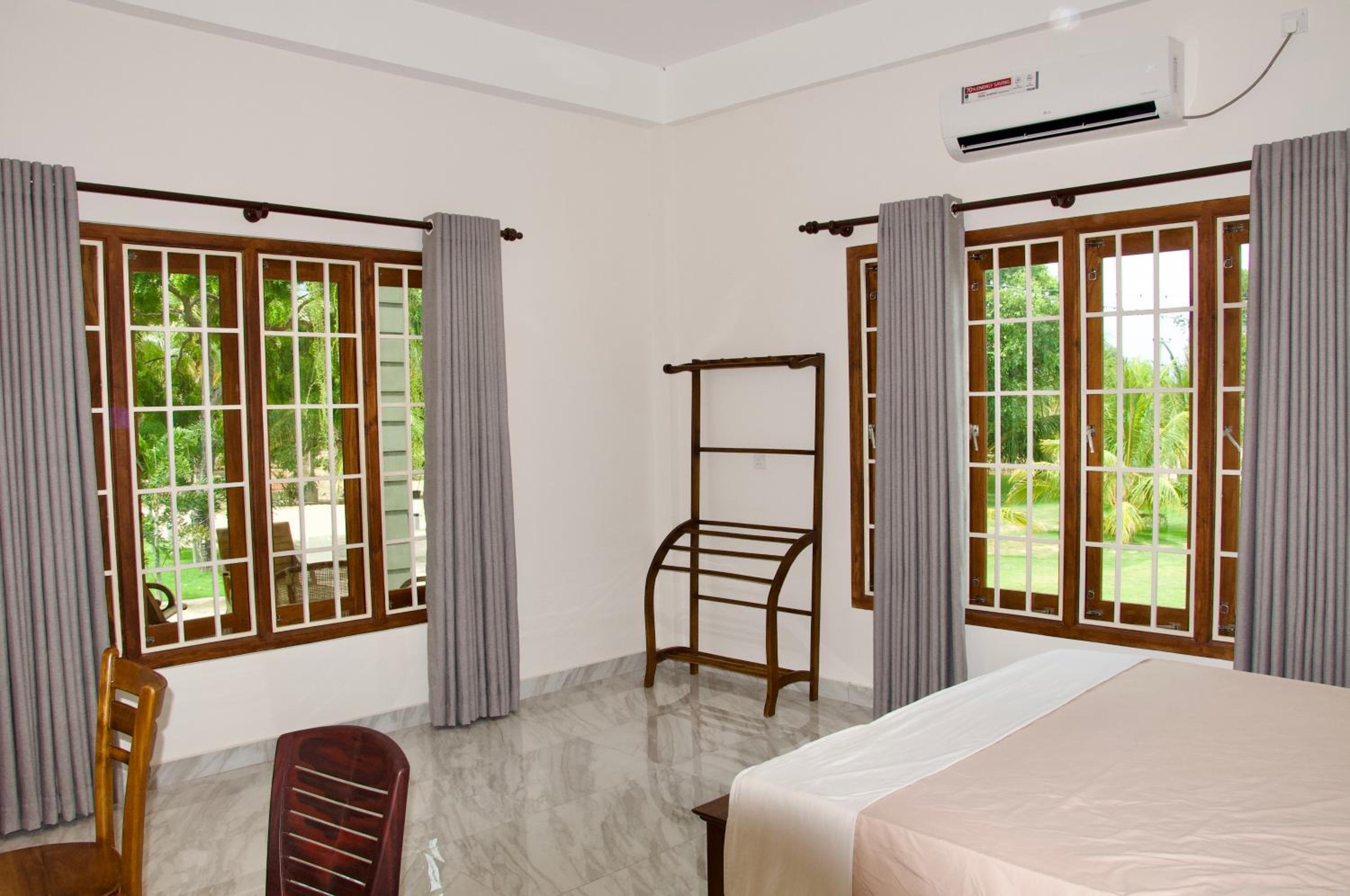King Room with Pool View photo 2