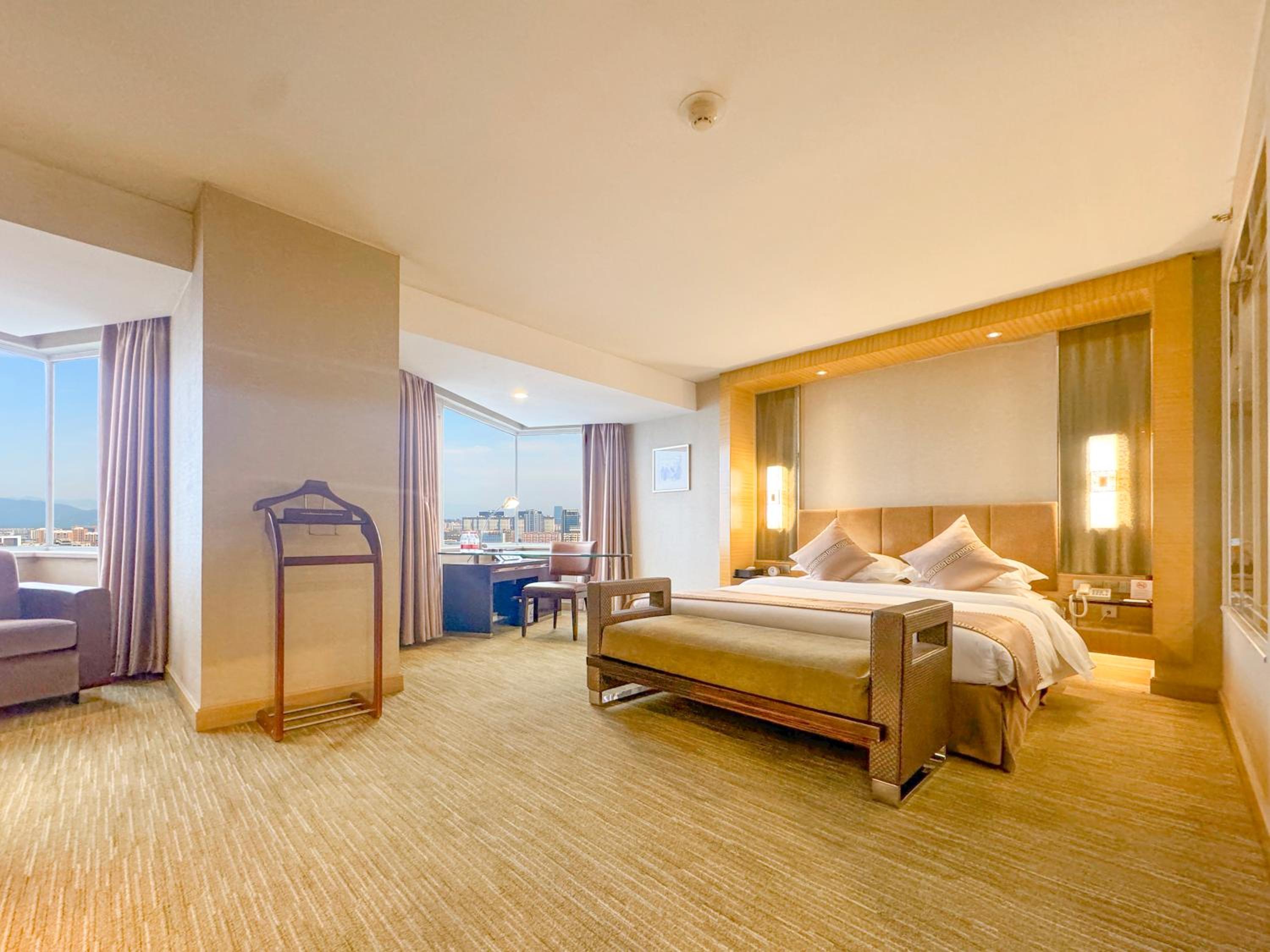 Exclusive Executive Spacious Double Bed Room (Exclusive Mattress, Germany GROHE Shower) photo 2
