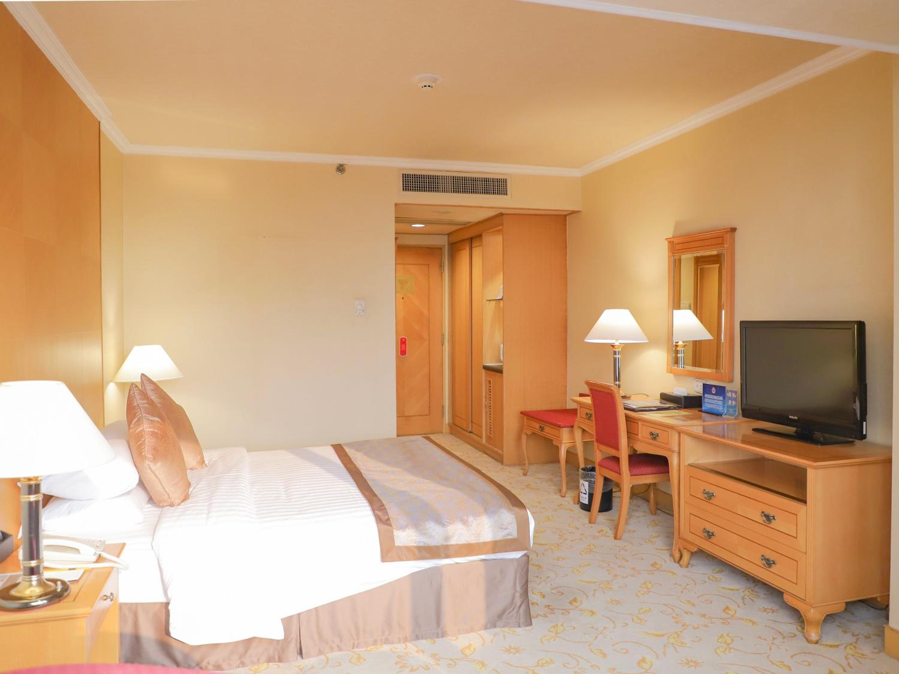 Xinxiang Cozy Double Bed Room (High Floor Scenic View, Germany GROHE Shower) photo 2