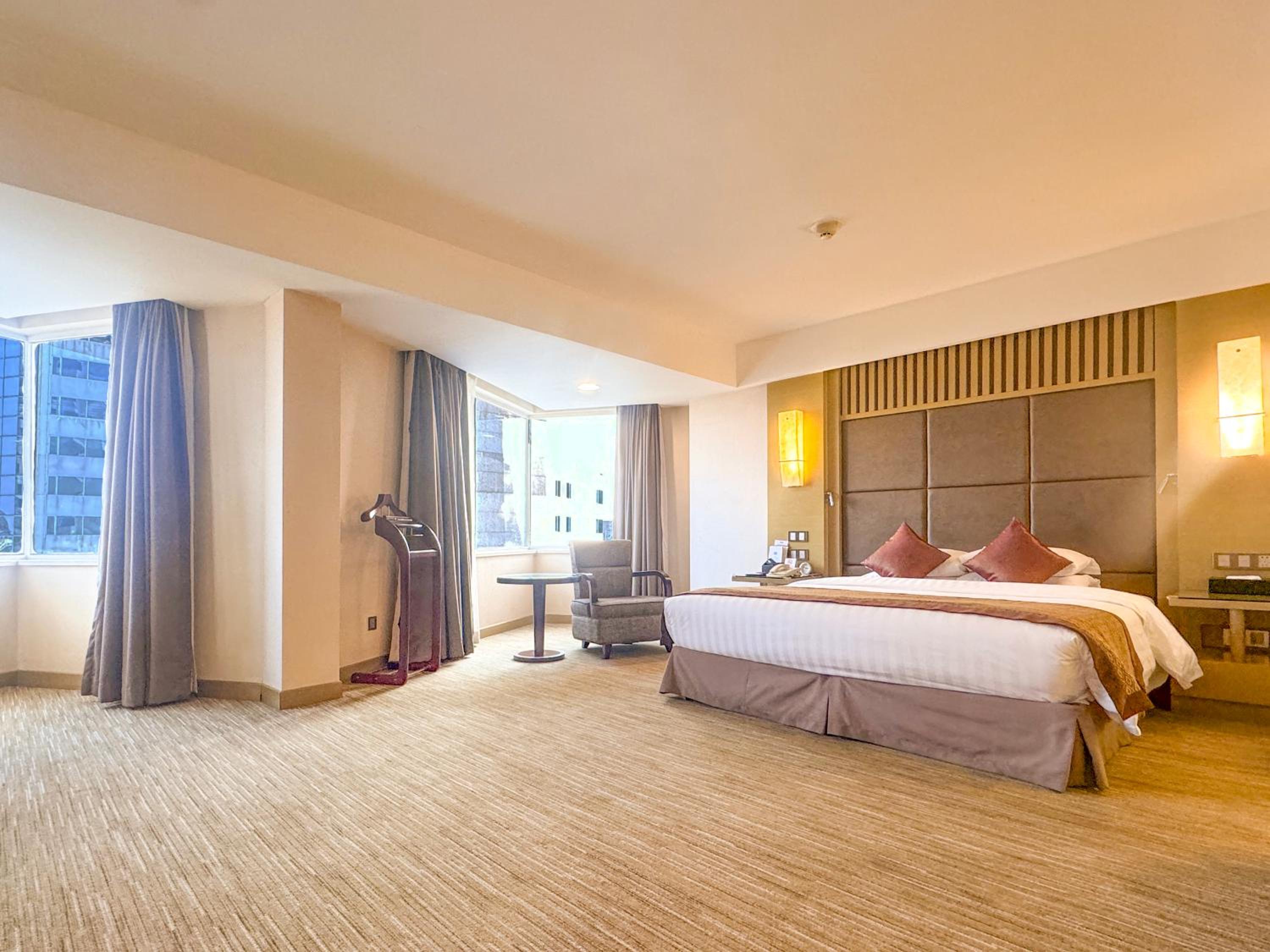 Wonderful Super Deluxe Double Bed Room (Spacious Space, Germany GROHE Shower) photo 3