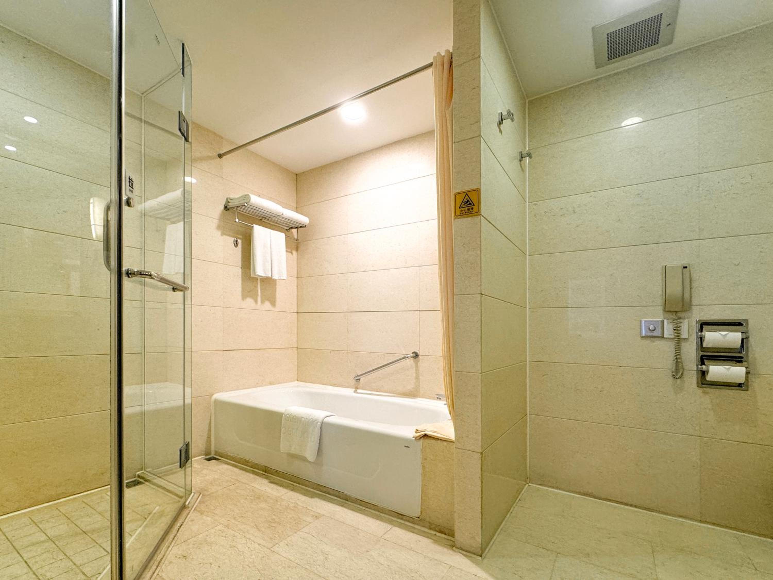 Wonderful Super Deluxe Double Bed Room (Spacious Space, Germany GROHE Shower) photo 3