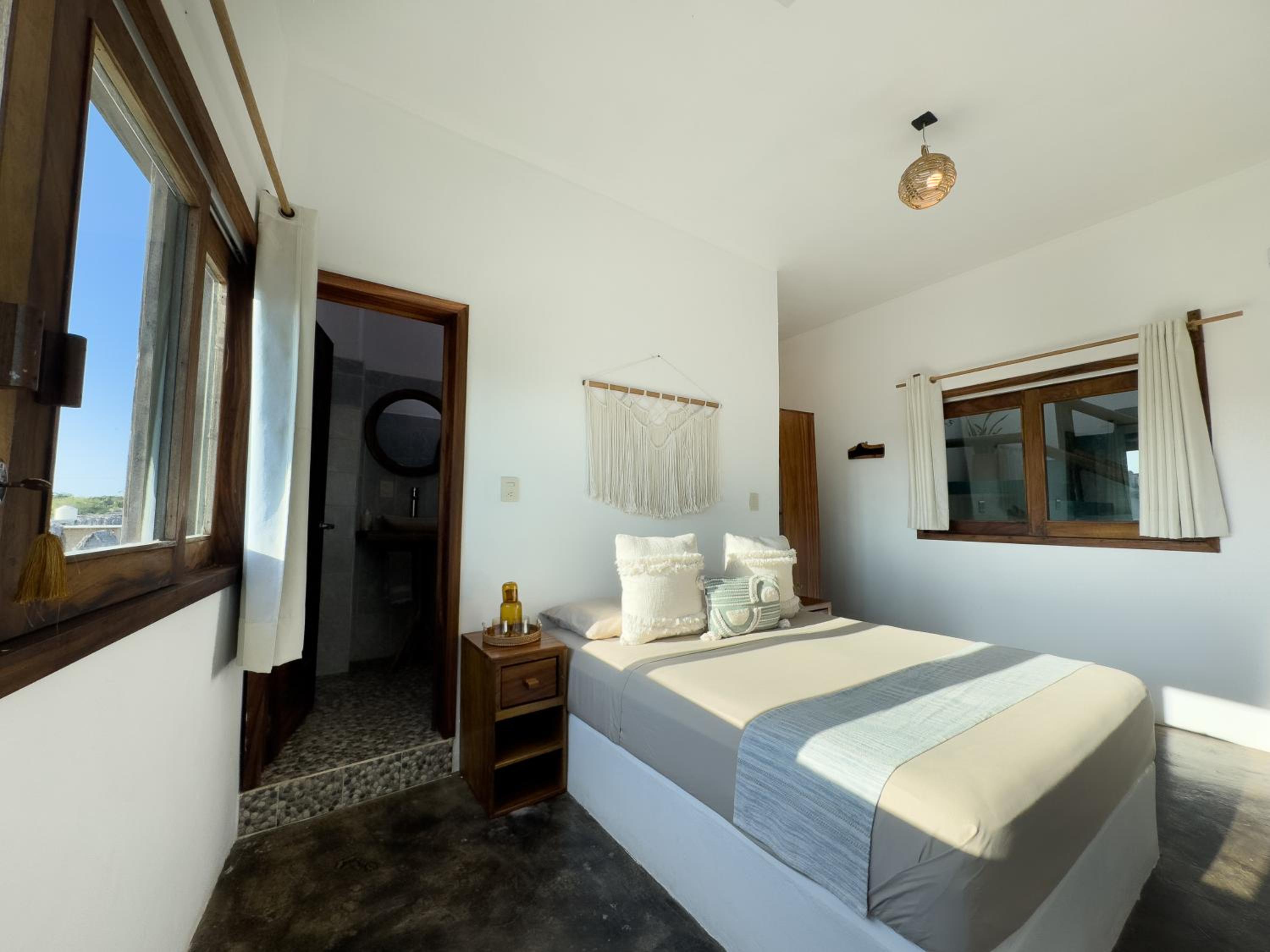 Deluxe Double Room with Side Sea View