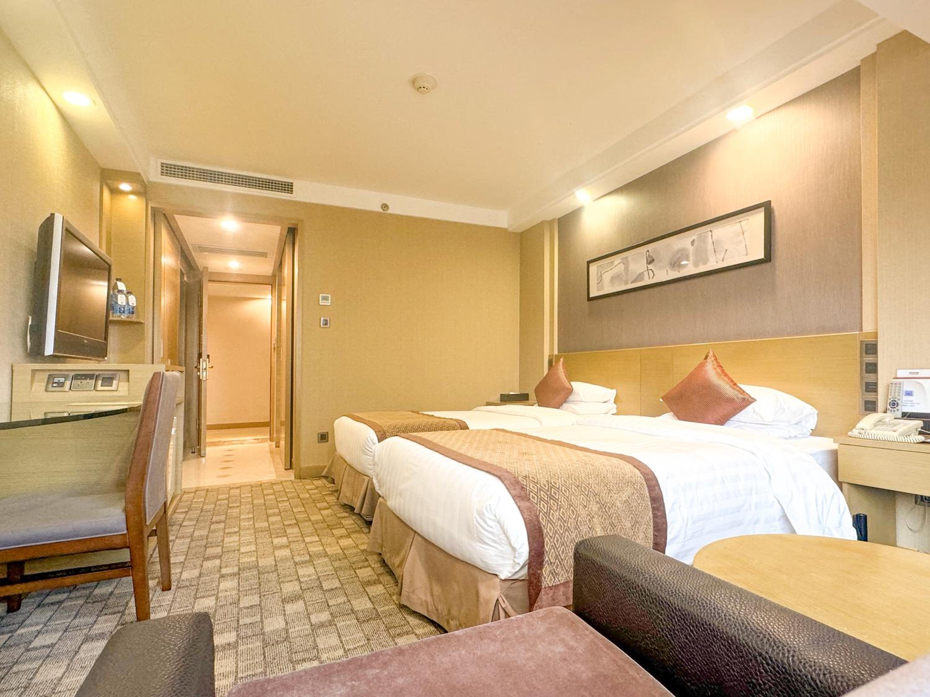 Qingyue Yajing Twin Bed Room (Tranquil Space, Germany GROHE Shower) photo 3