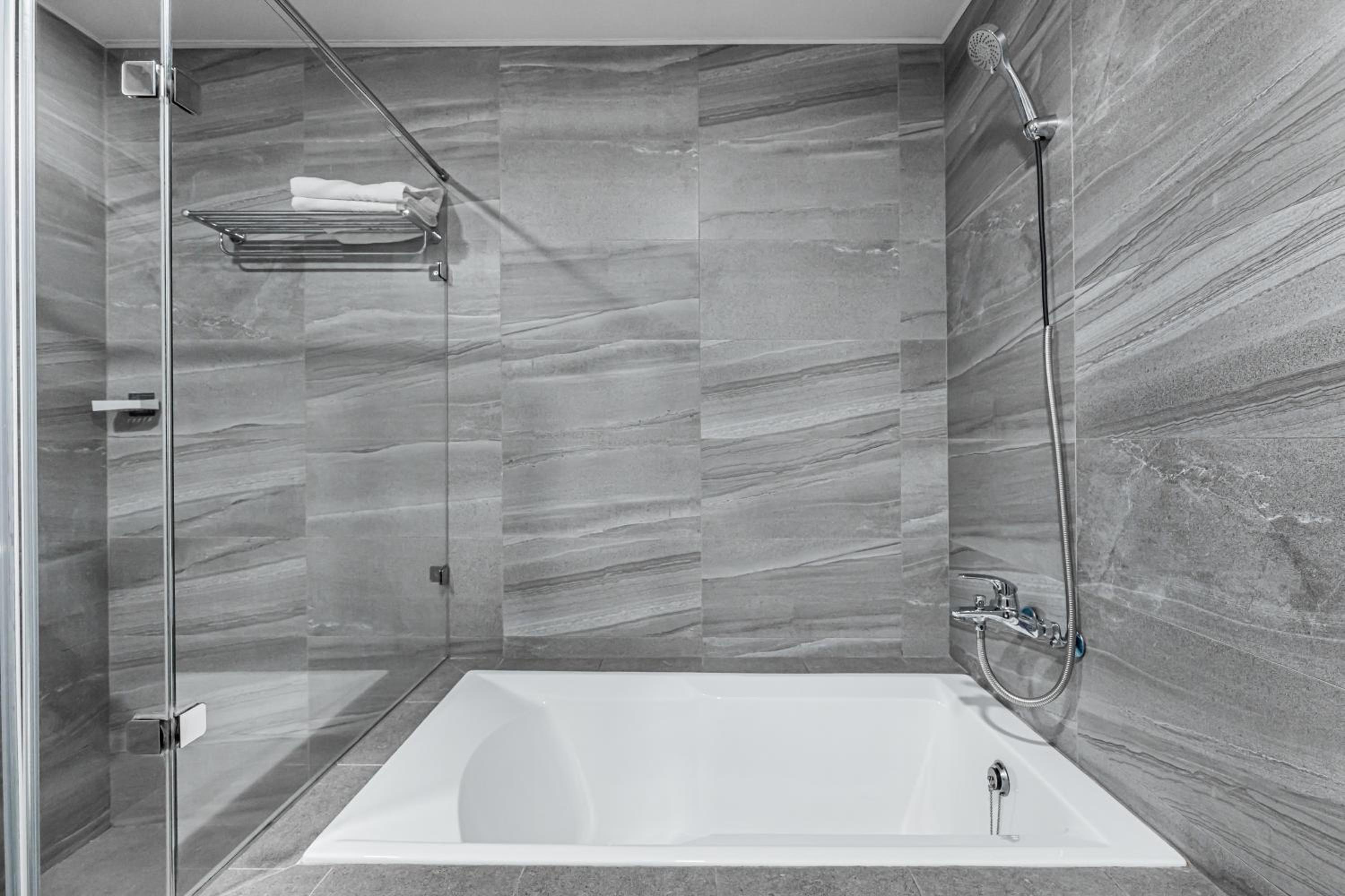 Standard Double Room with Bathtub