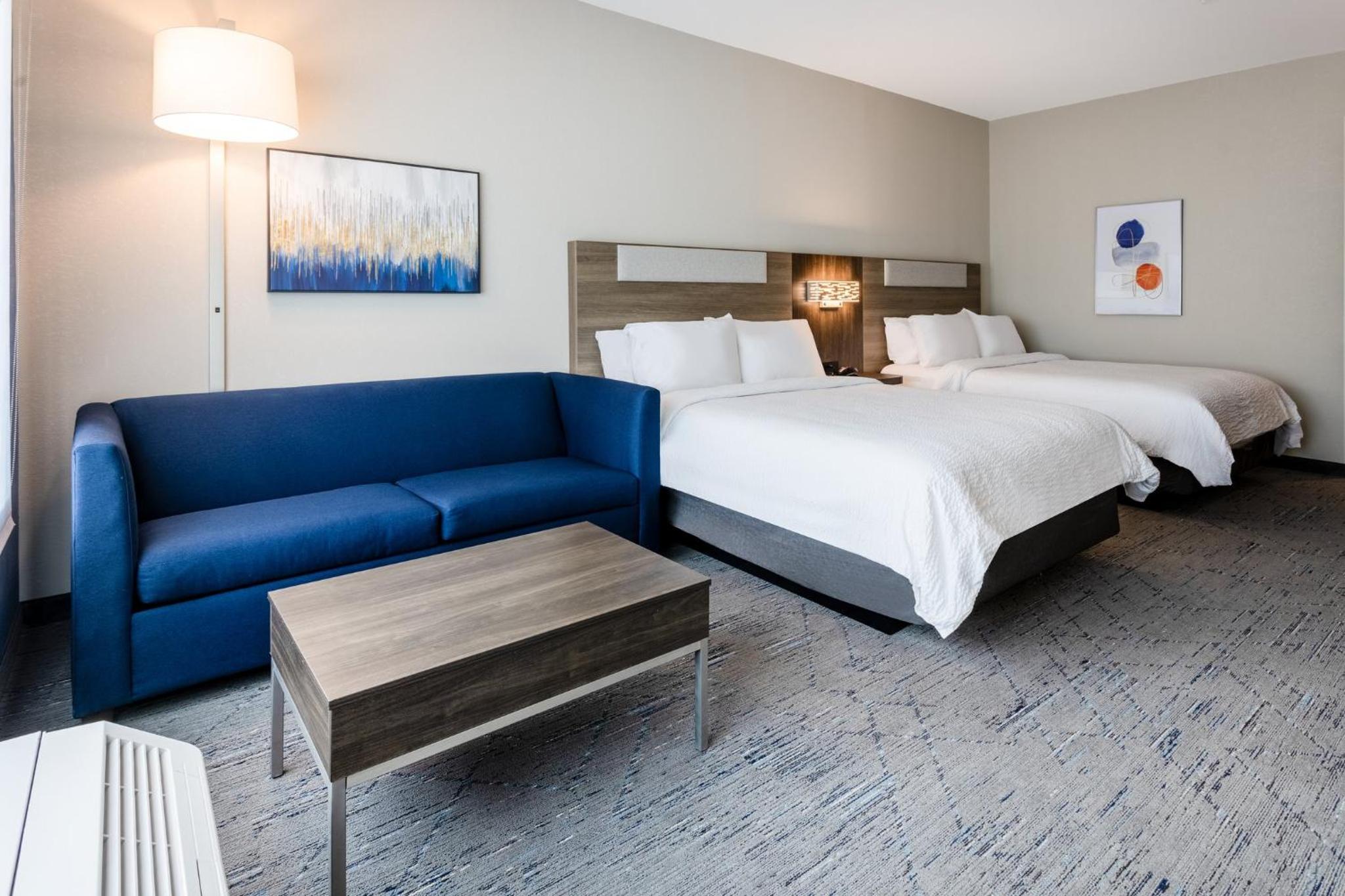 Queen Suite with Two Queen Beds - Photo 2