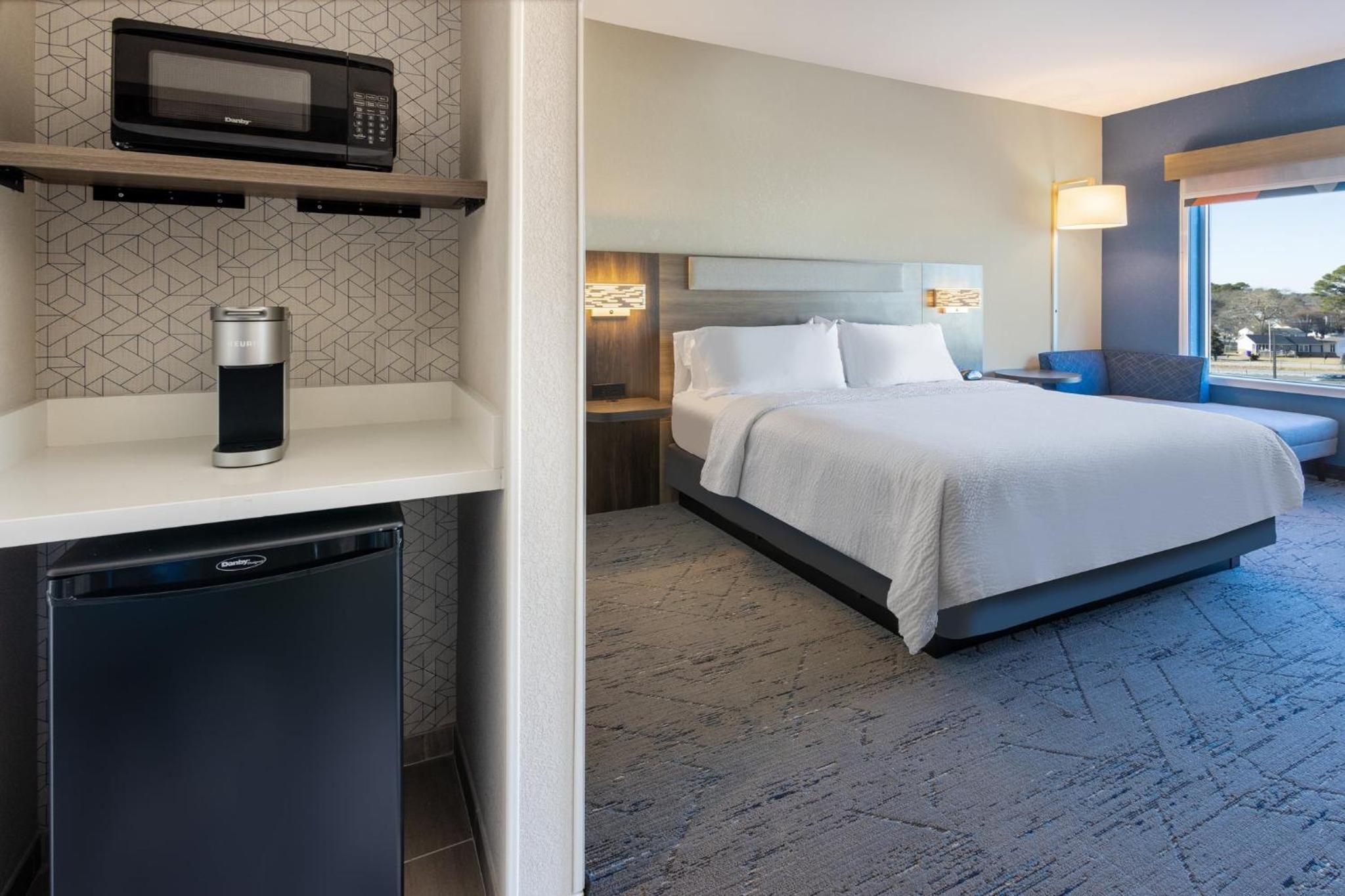 Standard King Room - Photo 3