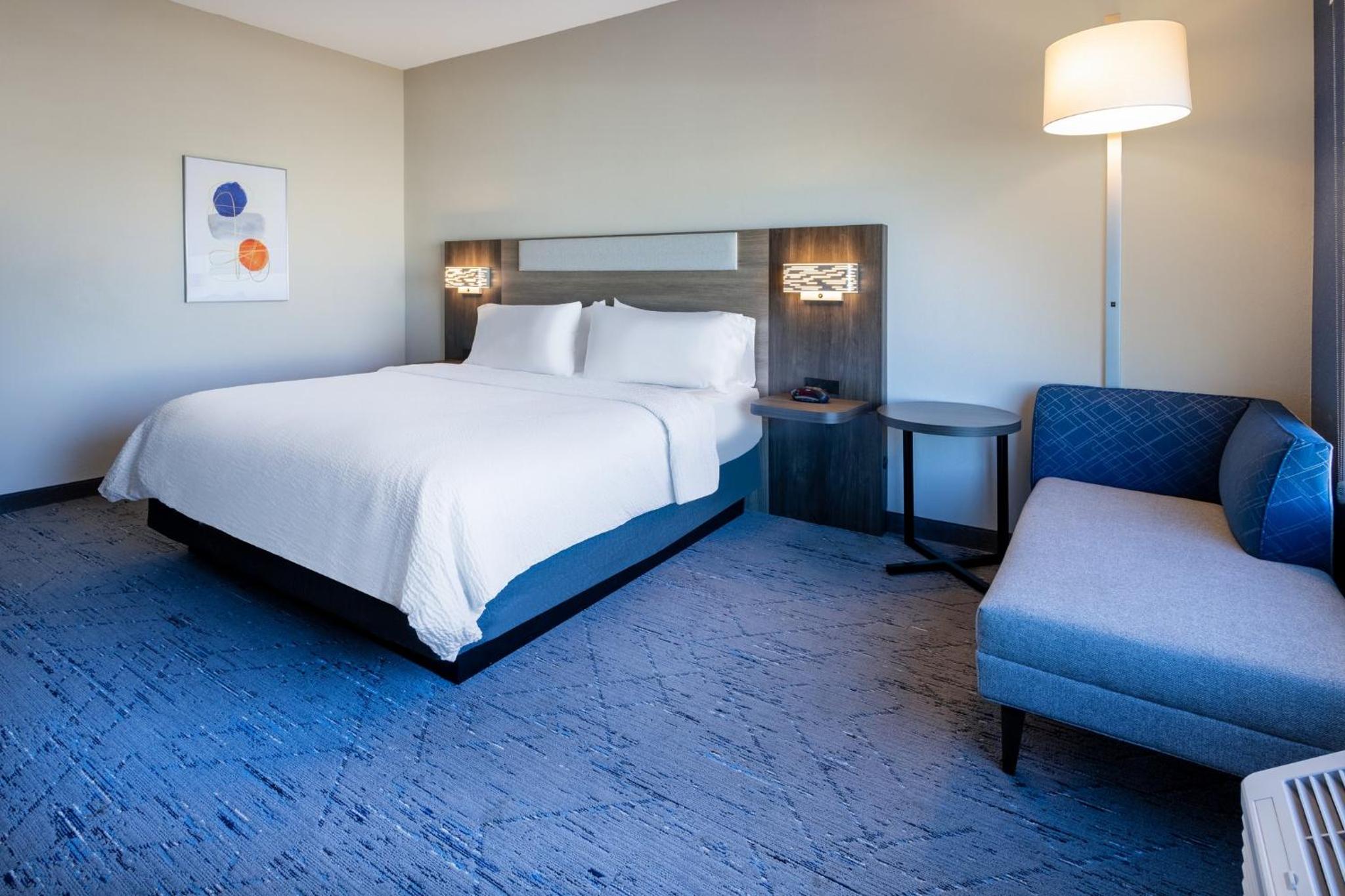 Standard King Room - Photo 5