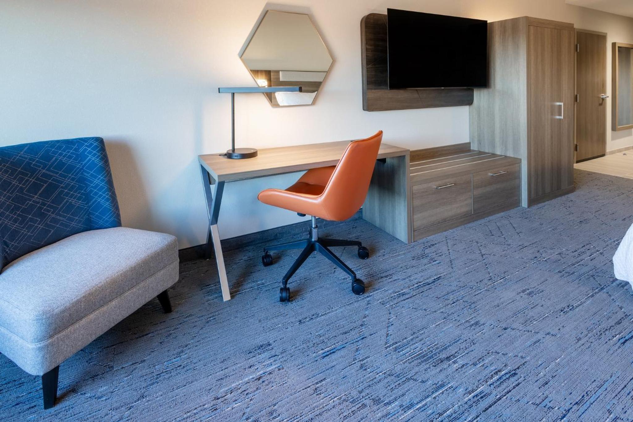Standard King Room - Photo 6