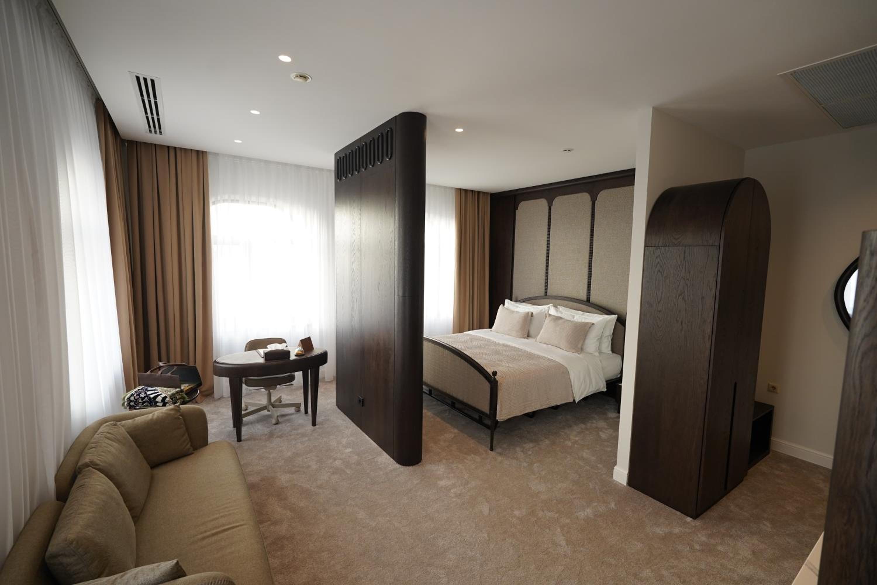 Deluxe Junior Suite