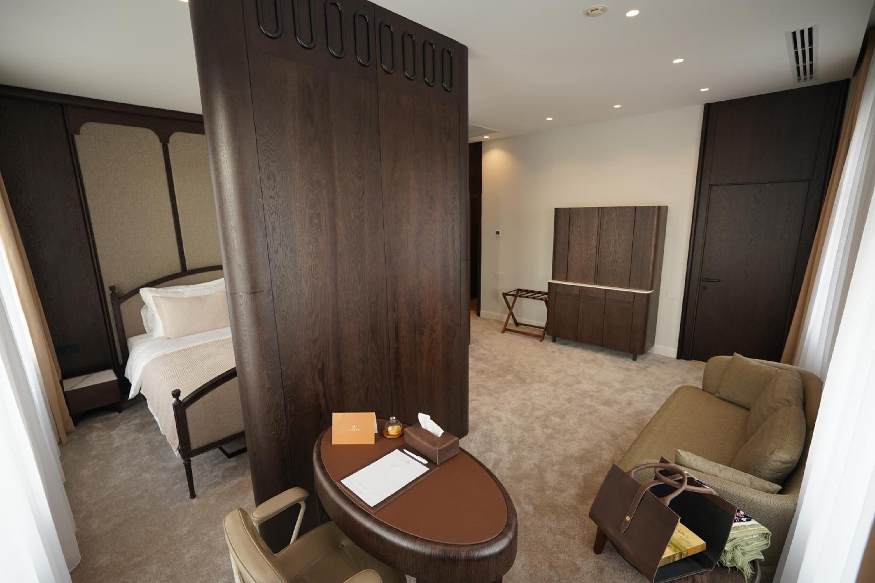Deluxe Junior Suite photo 3